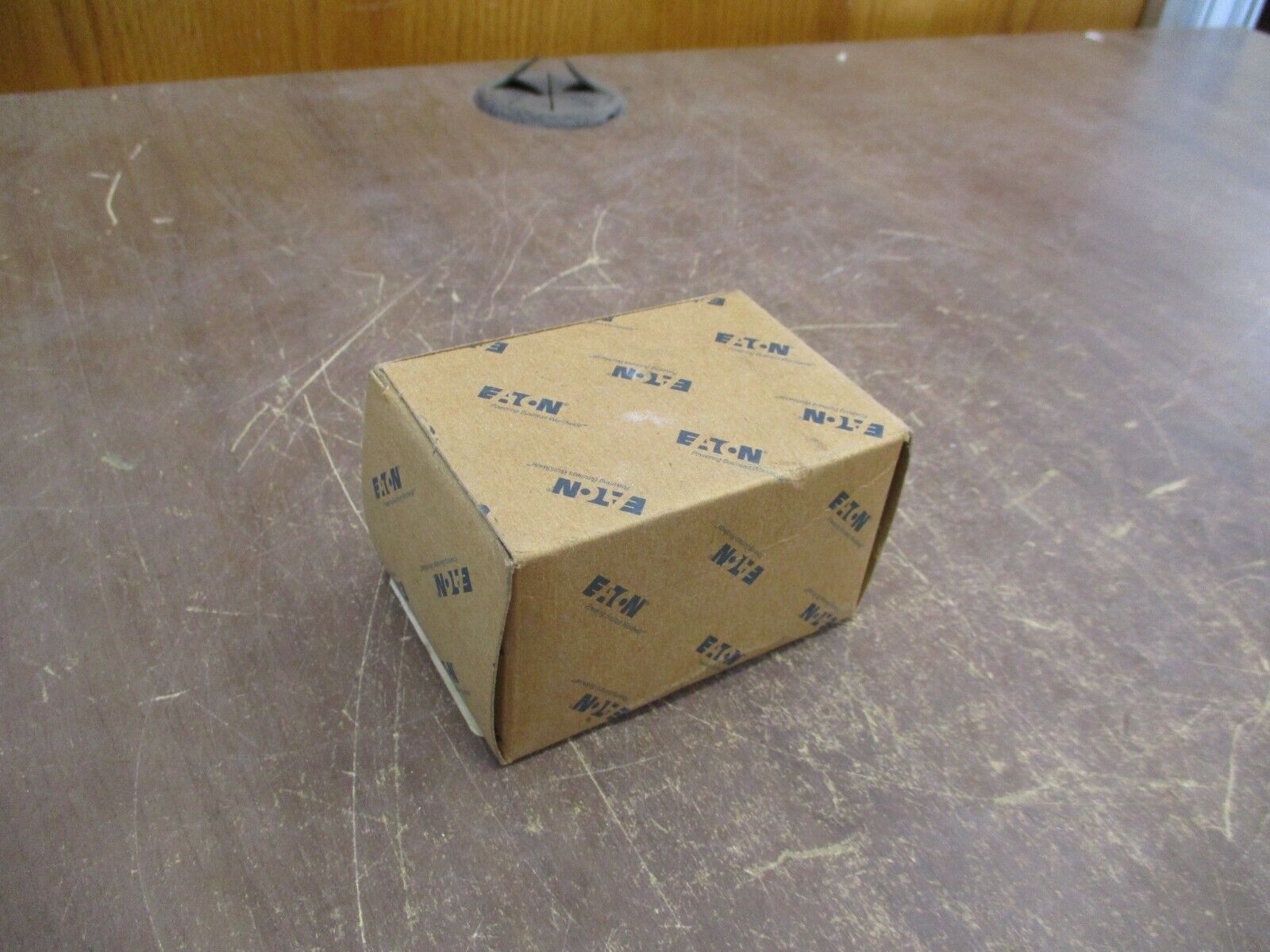 Eaton Selector Switch E34VFBK1 Ser. A1 2-Position Black Knob New Surplus