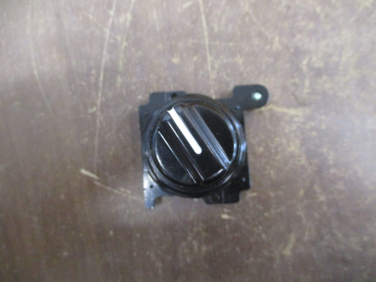 Eaton Selector Switch E34VFBK1 Ser. A1 2-Position Black Knob New Surplus