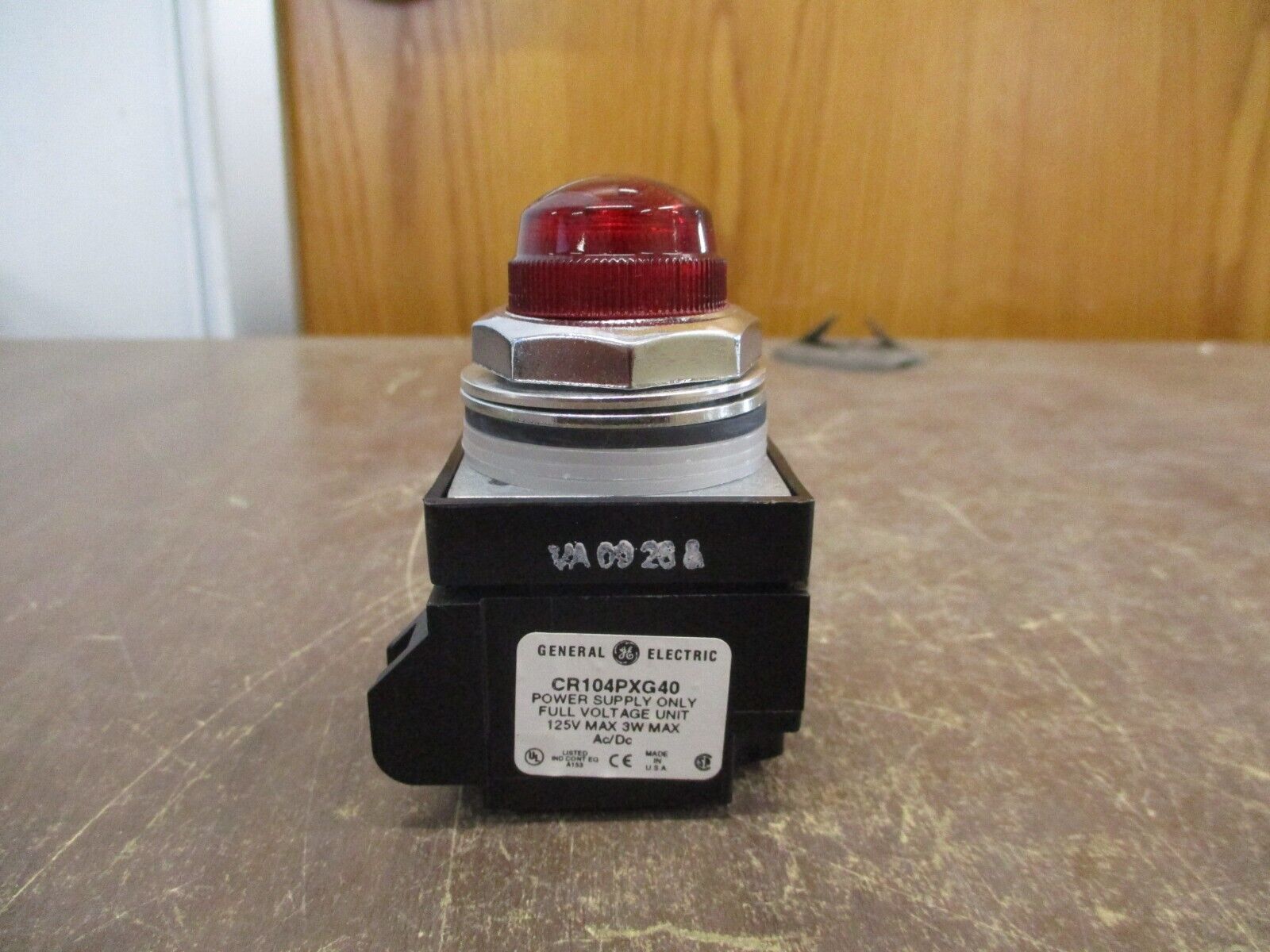 GE Indicator Light CR104PLG87R 12V Red Lens New Surplus