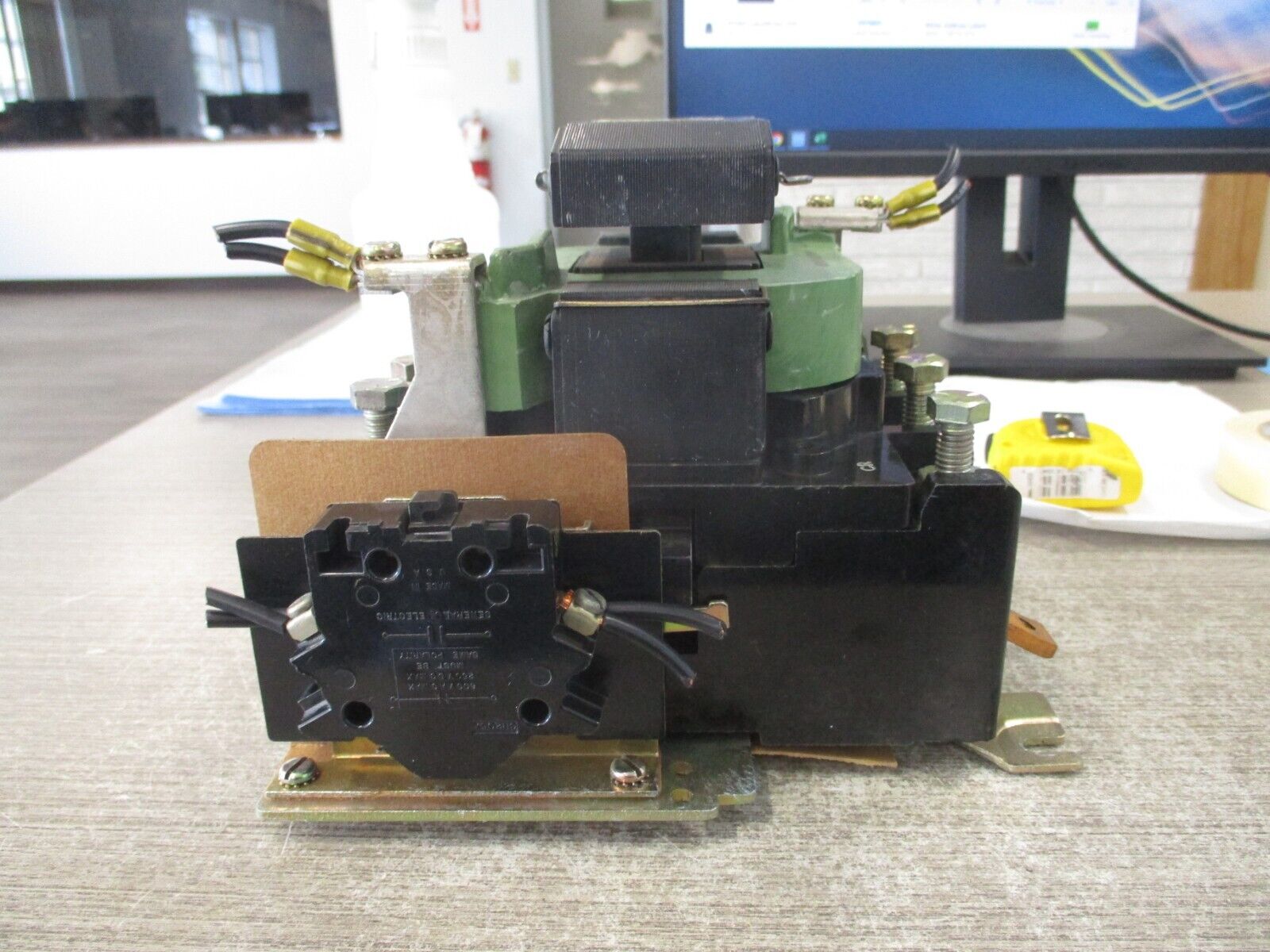 GE Contactor CR161A19500 460V Coil Used