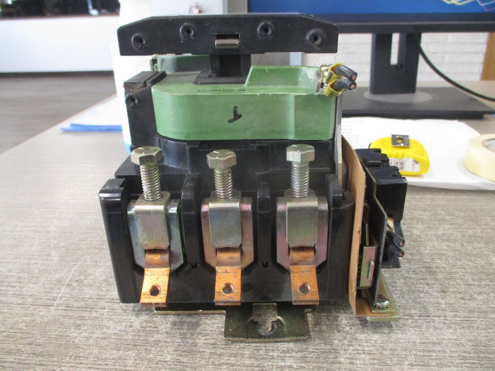 GE Contactor CR161A19500 460V Coil Used