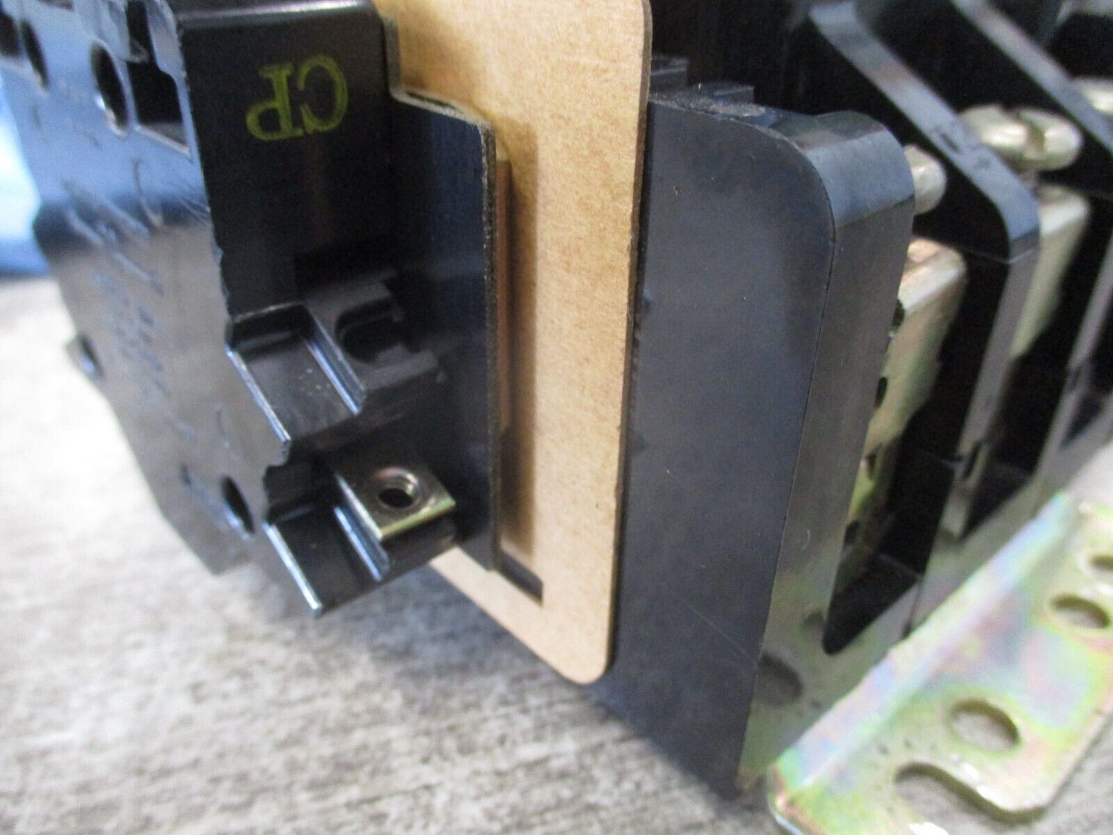 GE Contactor CR161A19200 460V Coil *Missing (2) Terminal Screws* Used