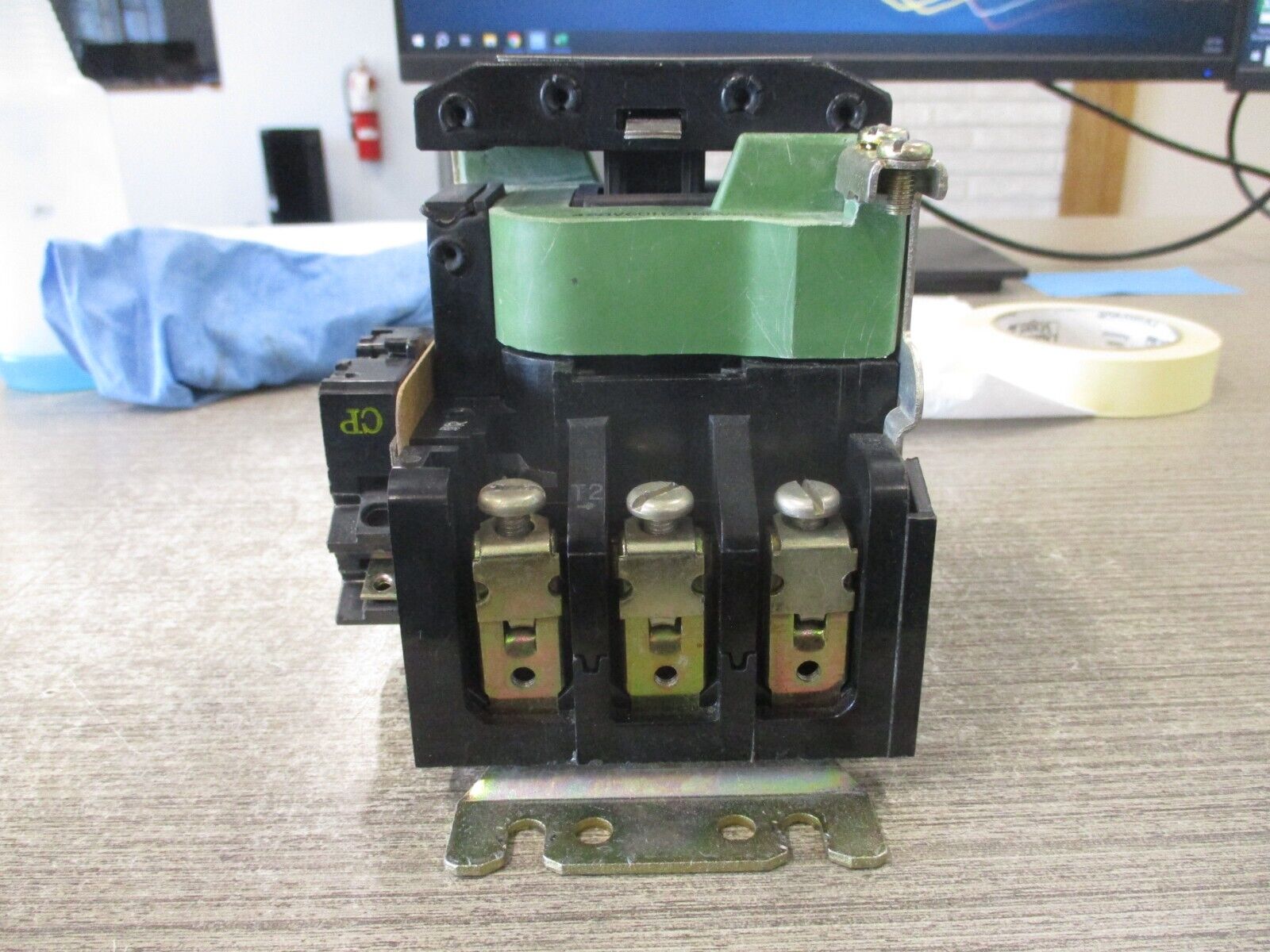 GE Contactor CR161A19200 460V Coil *Missing (2) Terminal Screws* Used