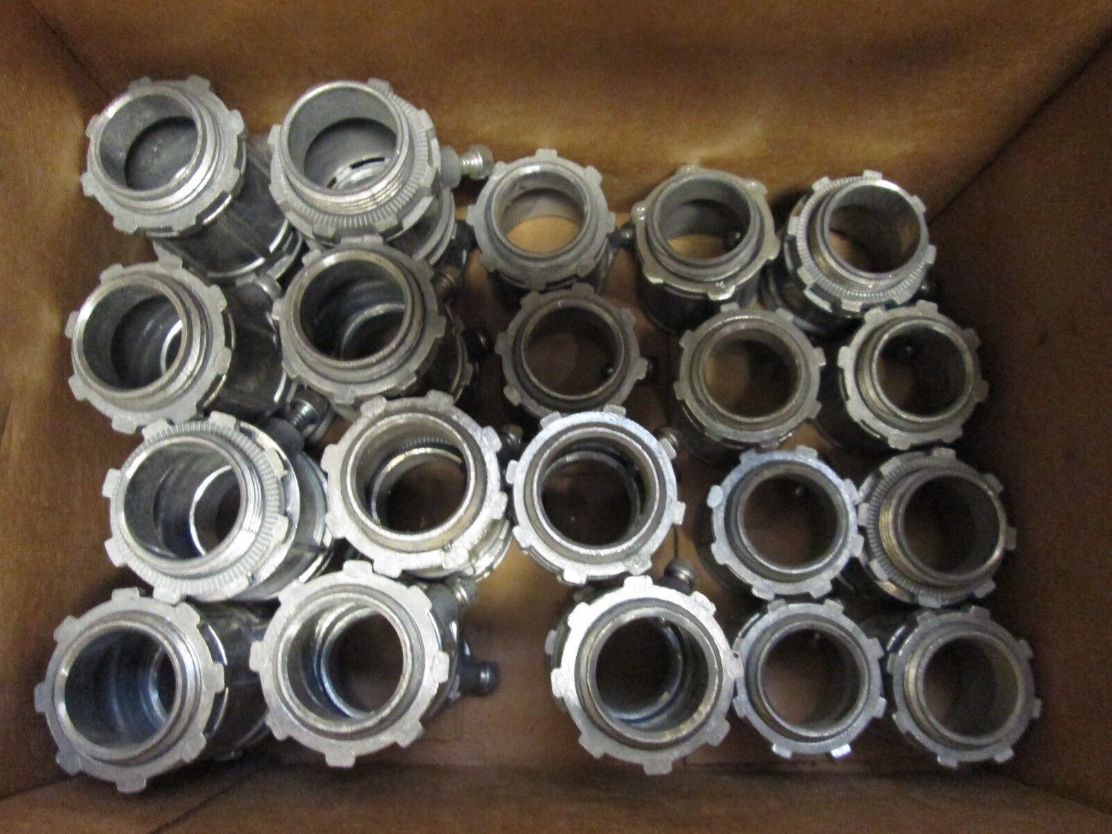 Misc. Brands 3/4" Set Screw Connectors *Lots of 30*