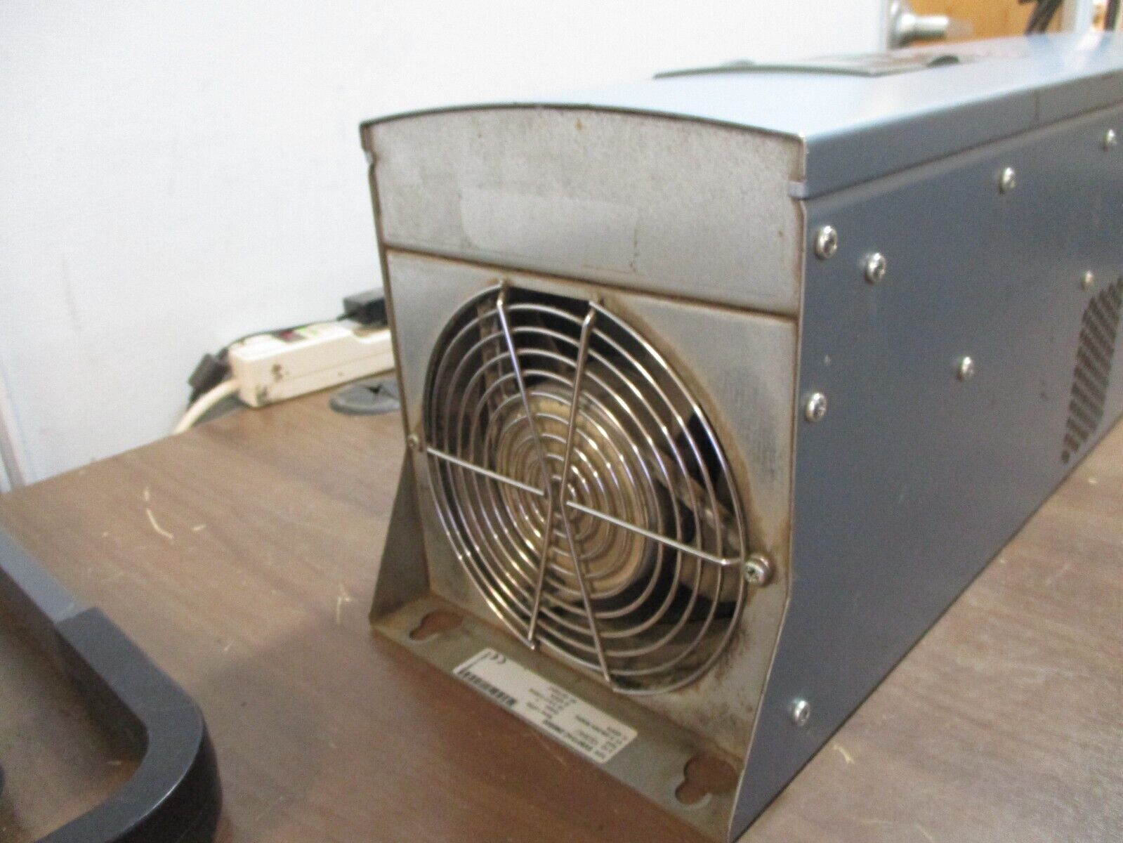 Cutler-Hammer SV9000 AC Drive SV9015AC-2M0B00 15HP 3Ph w/ Keypad Used