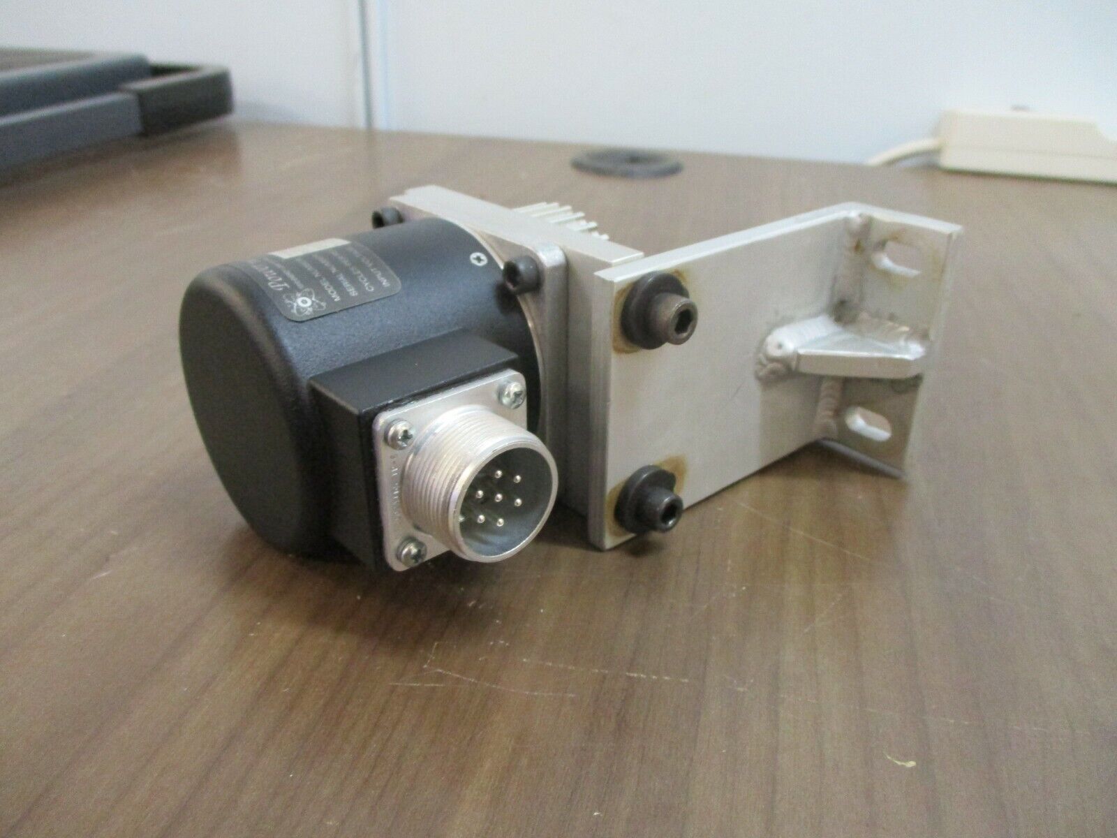 Power/Mation Shaft Encoder 725N-Q-H7 1024 Cycles Per Rev. 5/28VDC Used