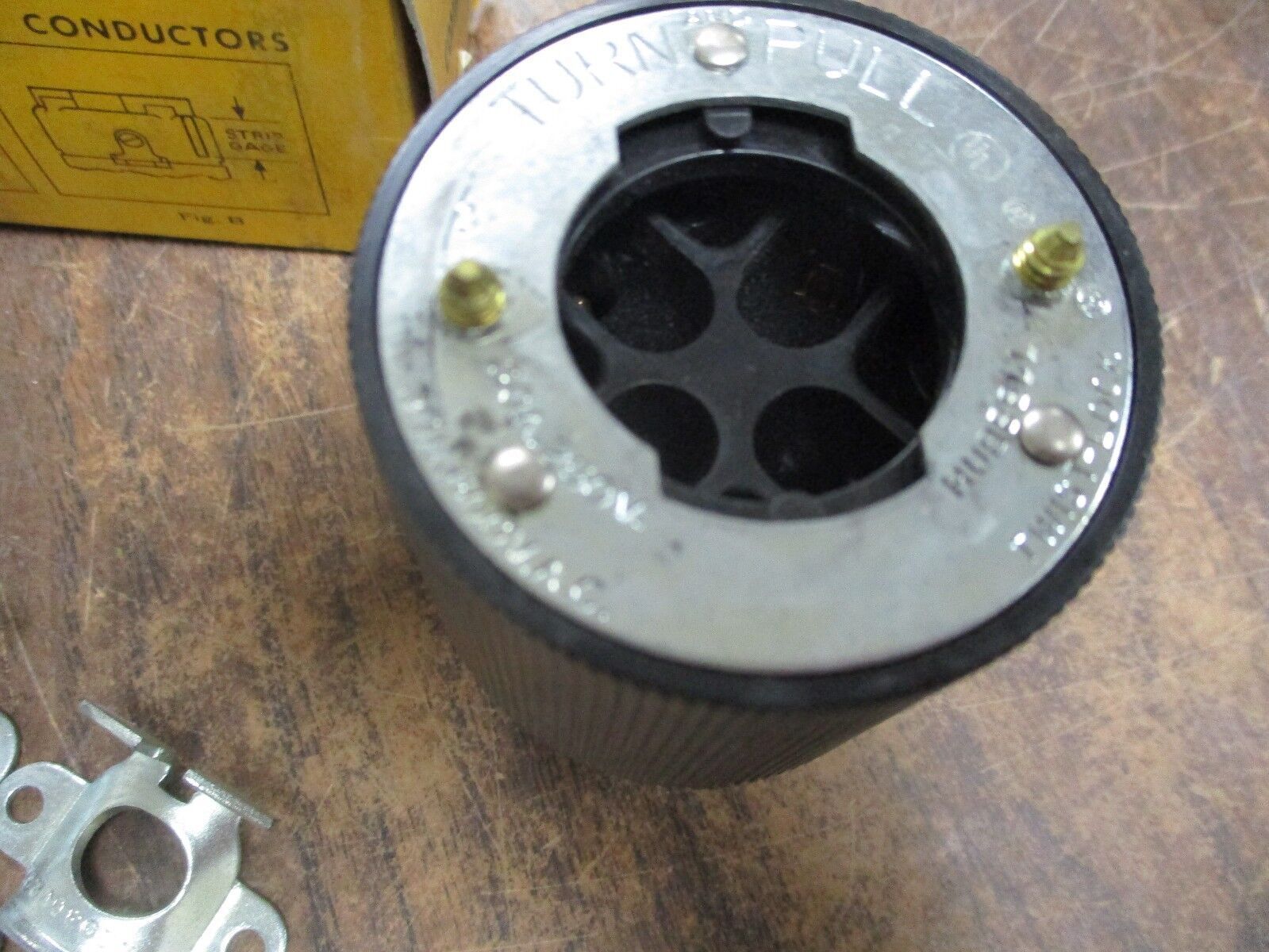 Hubbell Twist Lock Connector HBL3433 New Surplus