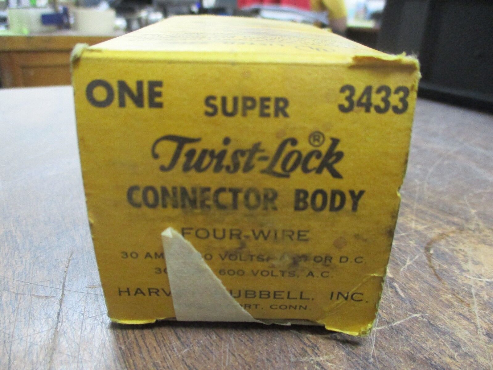 Hubbell Twist Lock Connector HBL3433 New Surplus