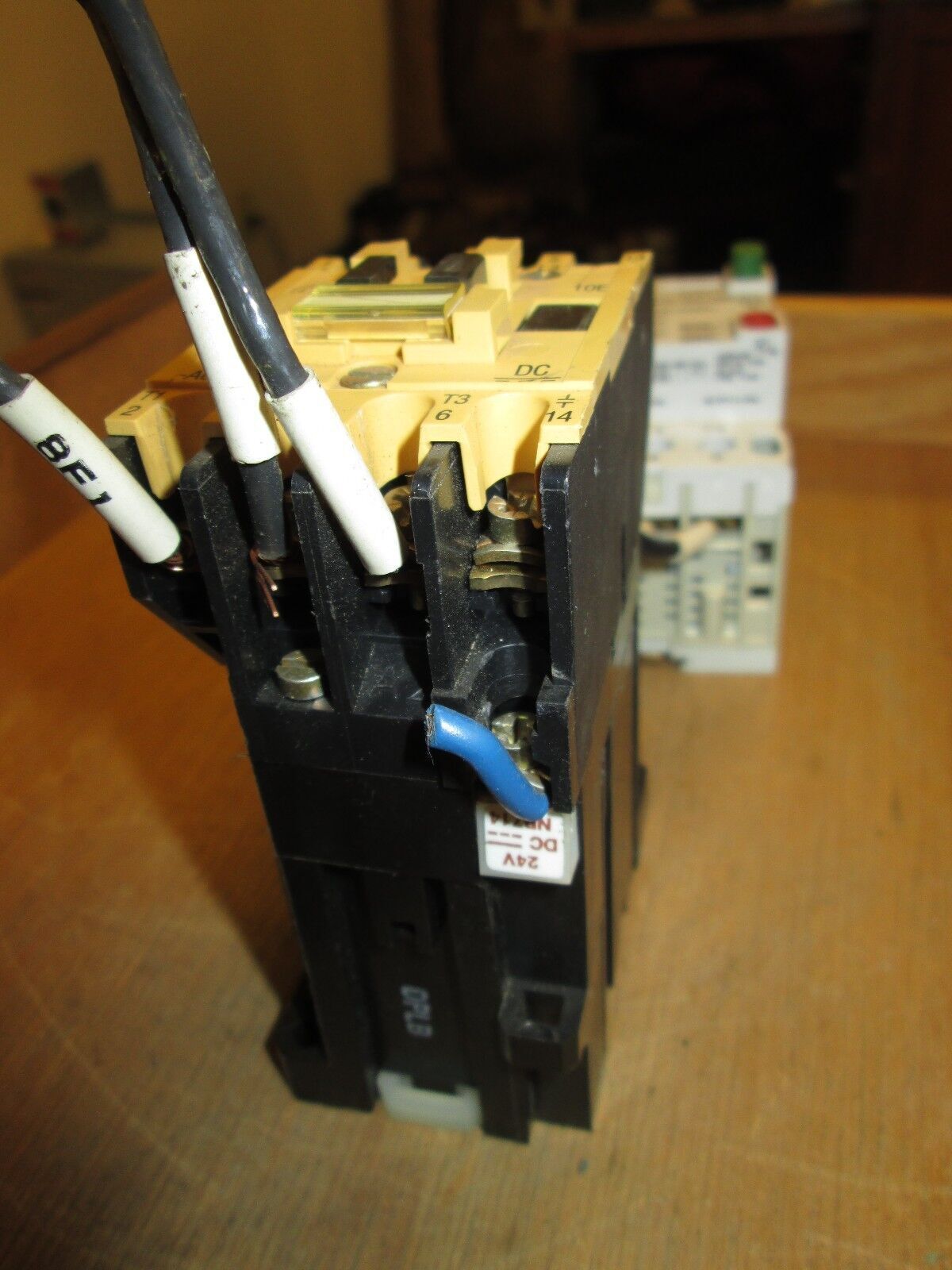 Allen-Bradley Manual Starter 140-MN-0250 100-A09NZ*3 24V DC coil Used