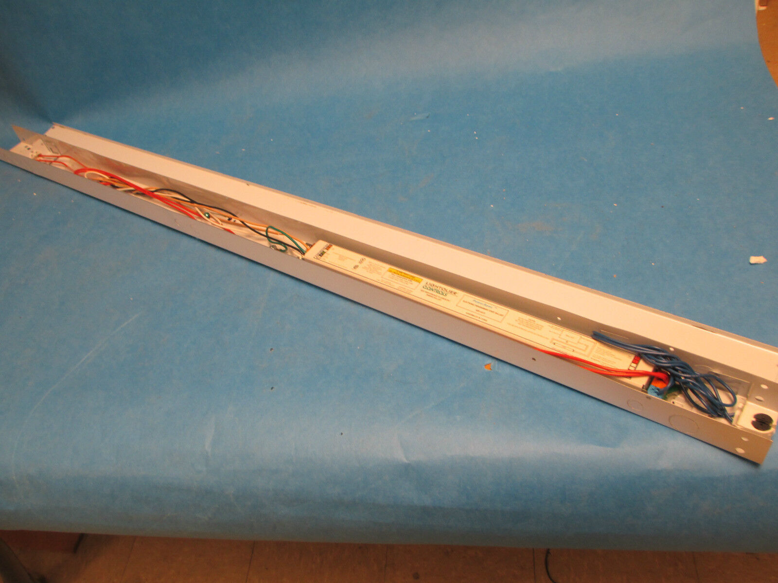 CFI Fluorescent 46" Strip SV4S154120PF *New In Box*