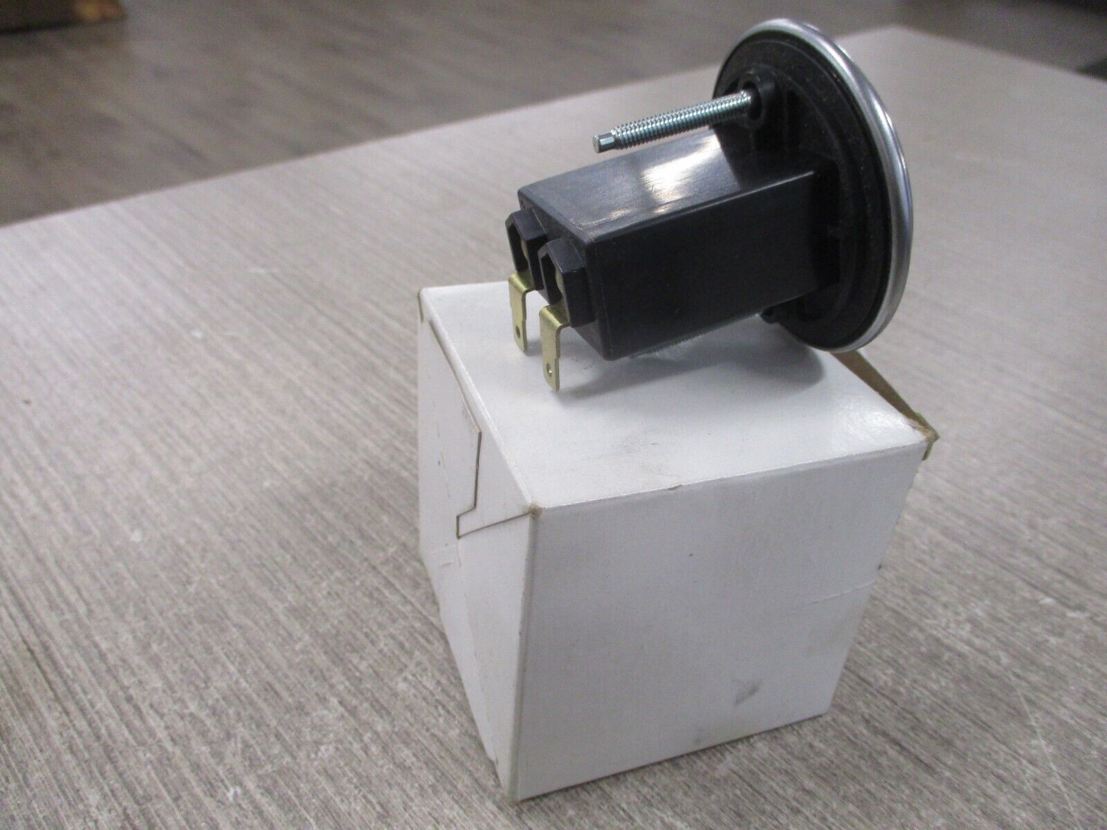 Honeywelll Hour Meter 85098 12-60VDC New Surplus