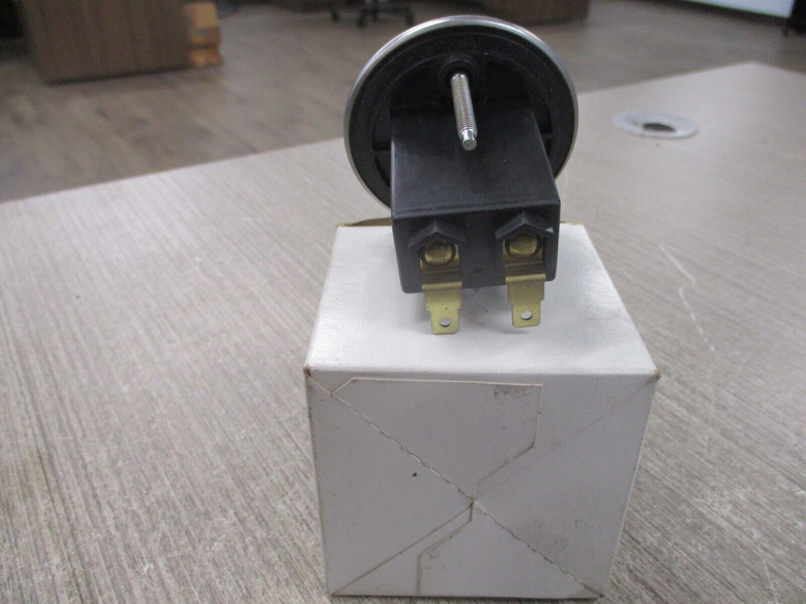 Honeywelll Hour Meter 85098 12-60VDC New Surplus