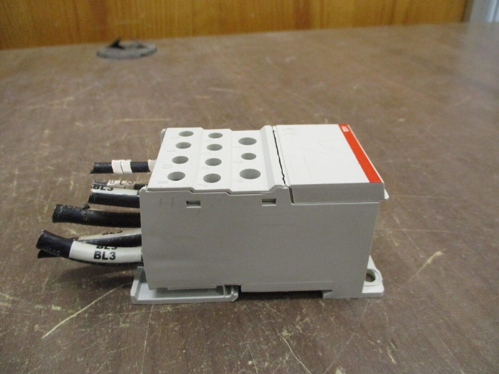 ABB BRU Terminal Block 017965022 FR27309 400A *Cracked* *Broken Terminal Cover*