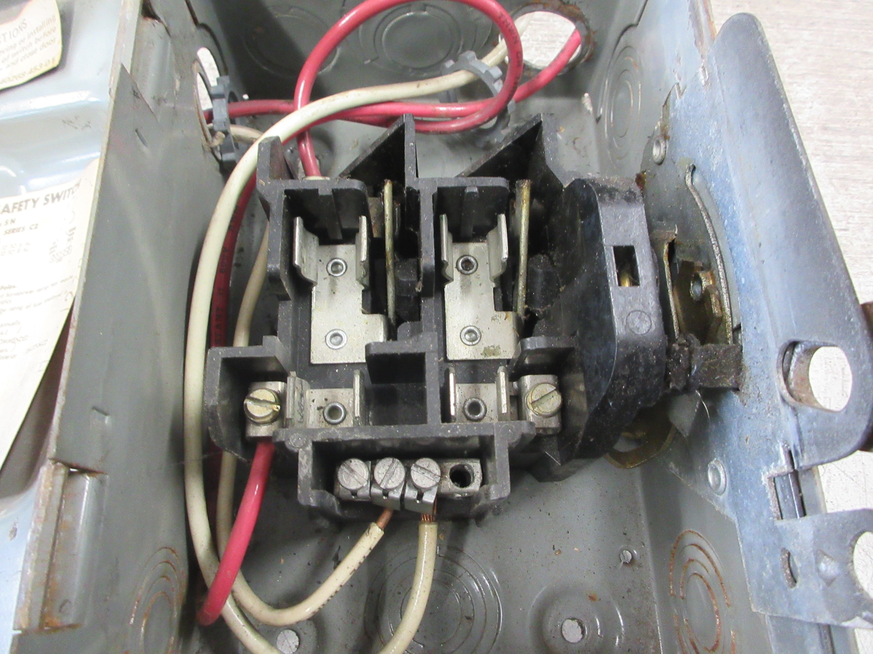 Square D Fusible Safety Switch/Disconnect D-221N 30A 240V Used
