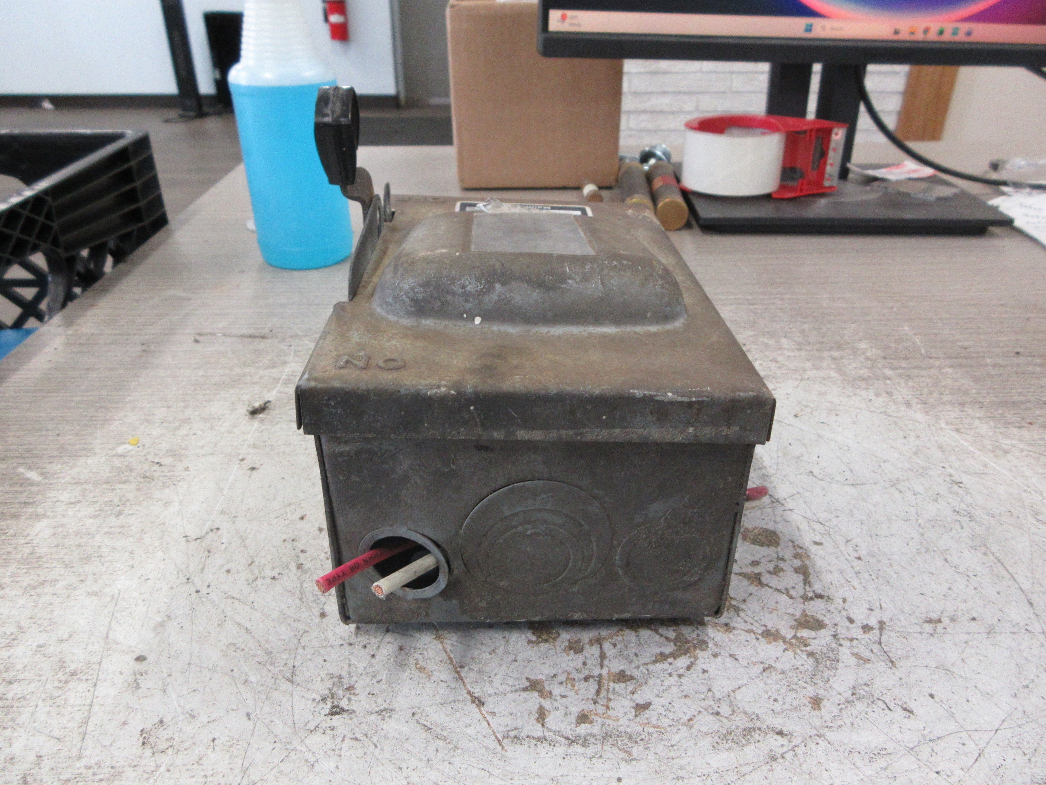 Square D Fusible Safety Switch/Disconnect D-221N 30A 240V Used