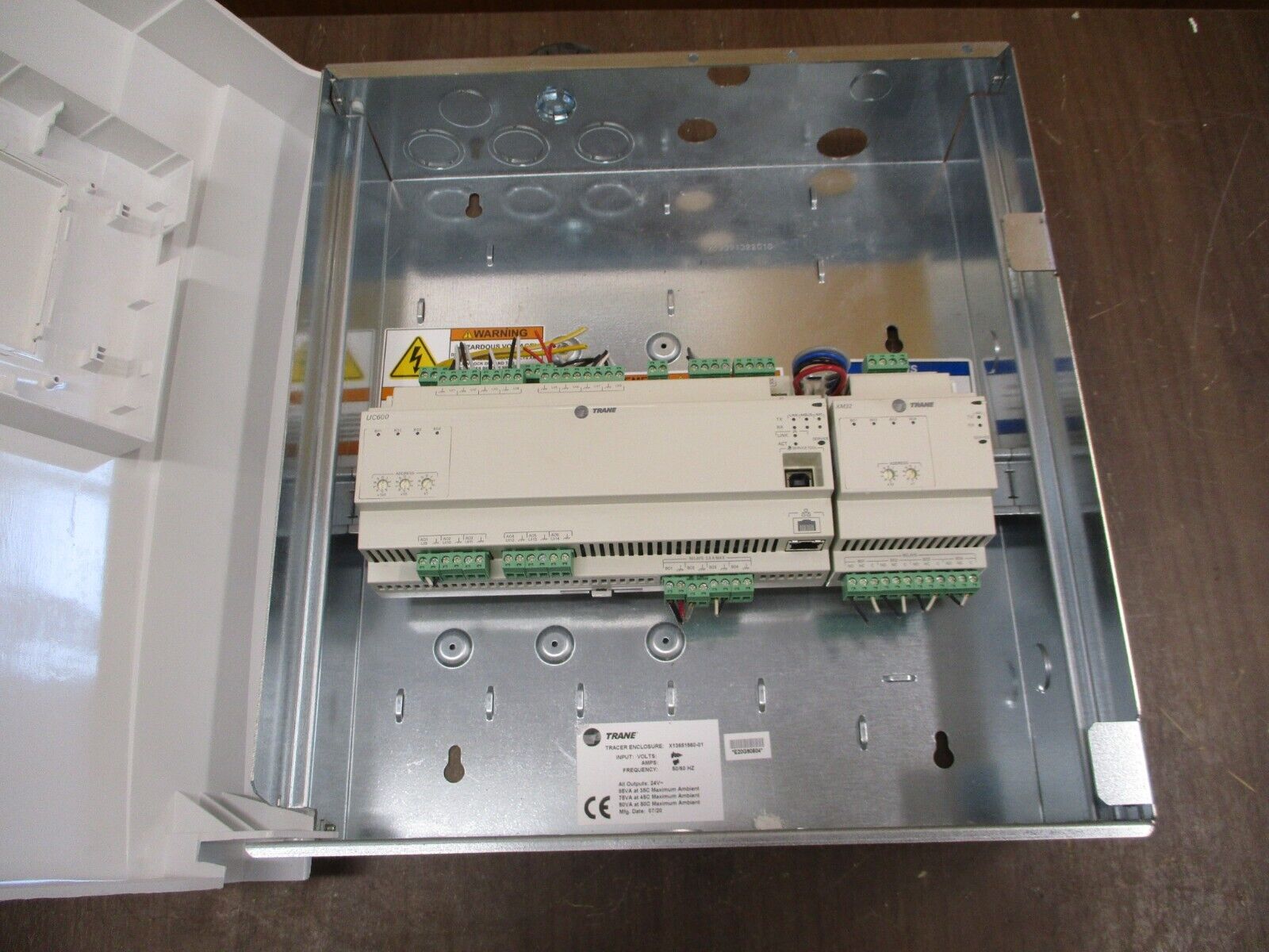Trane Tracer Control Unit X13651560-01 Output: 24VAC *One Door Magnet* Used