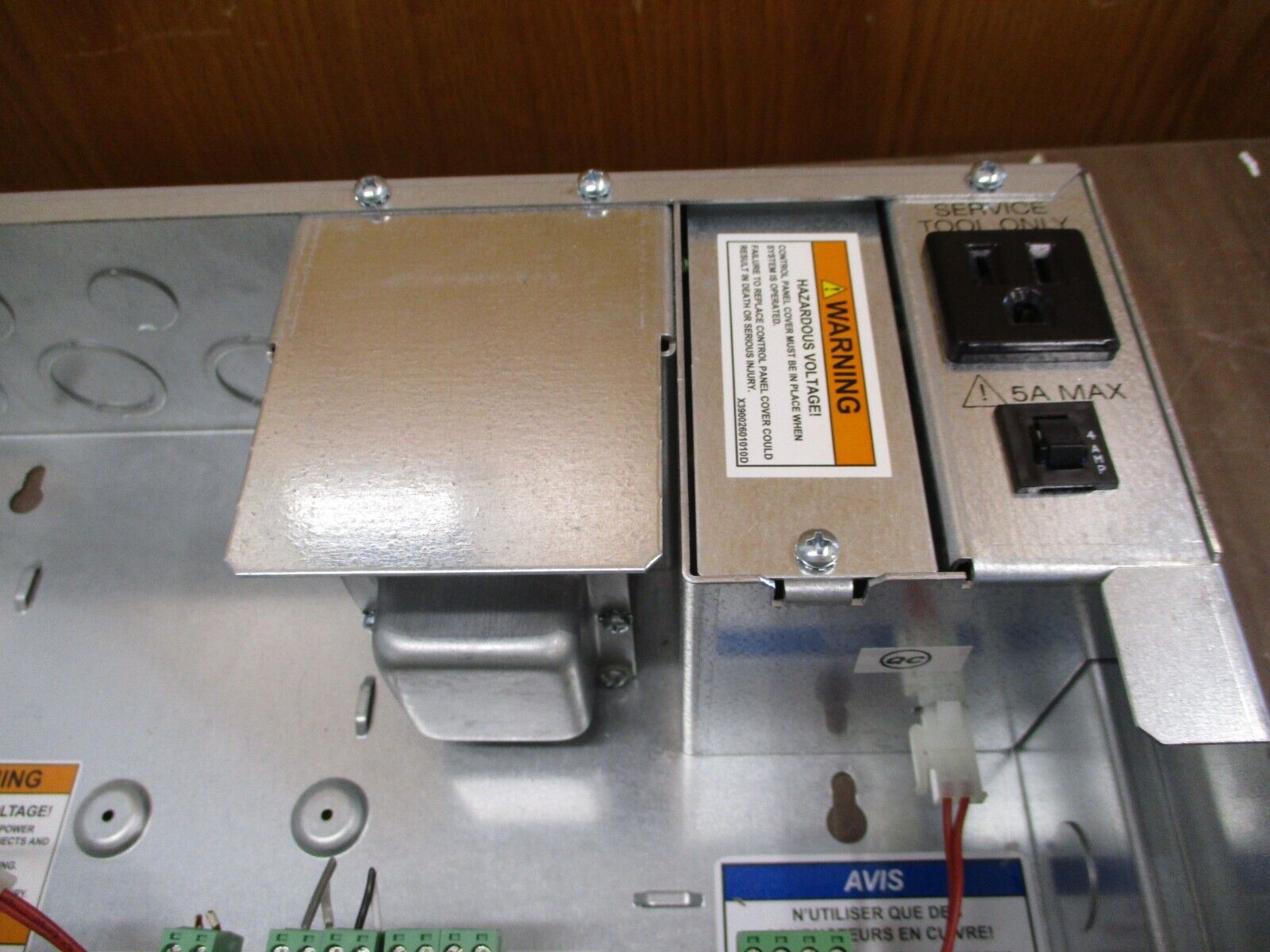 Trane Tracer Control Unit X13651559-01 Output: 24VAC *One Door Magnet* Used