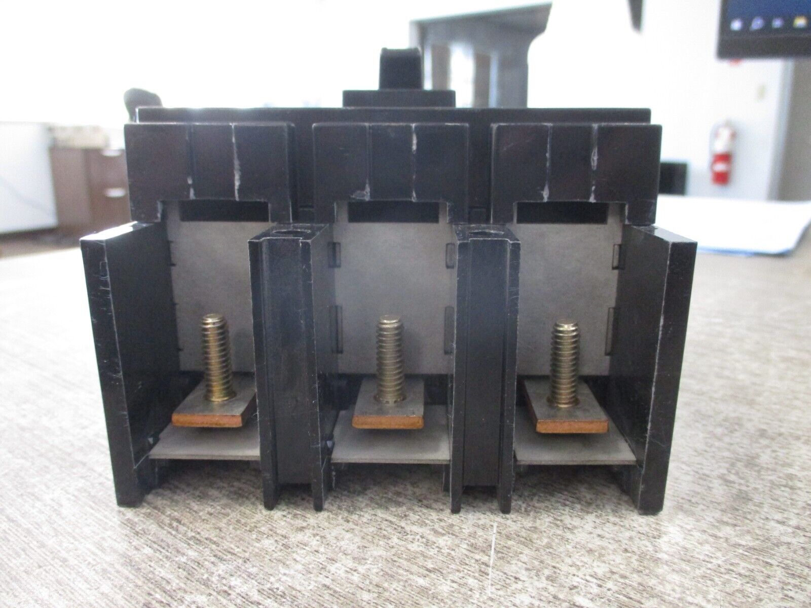 Square D PowerPact QB 225 Circuit Breaker 523371P7 225A 240V 3P Used