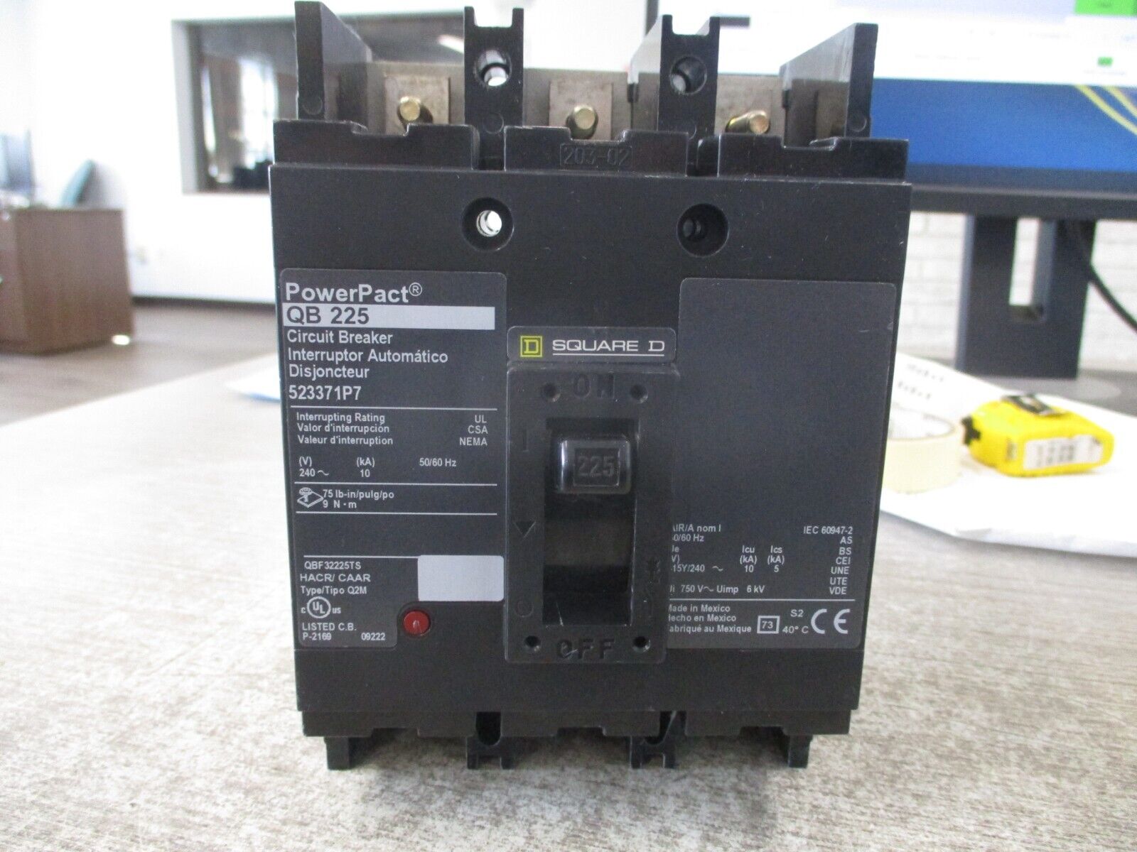 Square D PowerPact QB 225 Circuit Breaker 523371P7 225A 240V 3P Used
