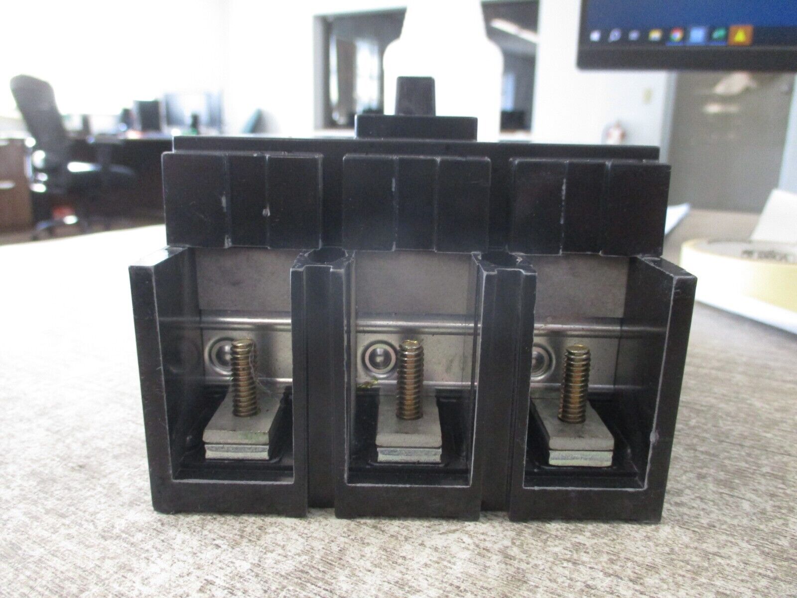 Square D PowerPact QB 225 Circuit Breaker 523371P7 225A 240V 3P Used