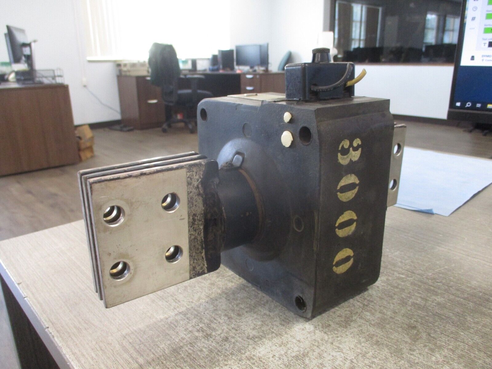 GE Type JCM-2 Current Transformer 752X20G10 Ratio 3000:5A 2.5kV 25-400Hz Used