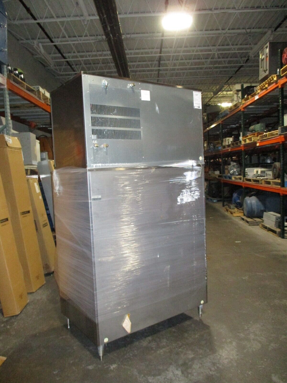 Hoshizaki Ice Maker w/ Storage Bin KM-1301SWH / B-1150SS 208-230V 60Hz 1Ph Used