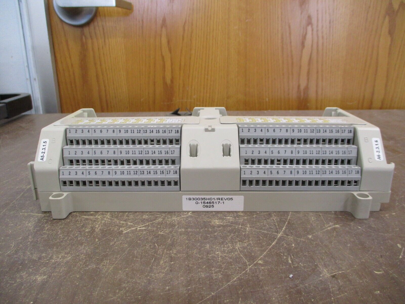 Emerson Ovation Process Control Base 1B30035H01 Rev. 05 *Broken DIN Rail* Used