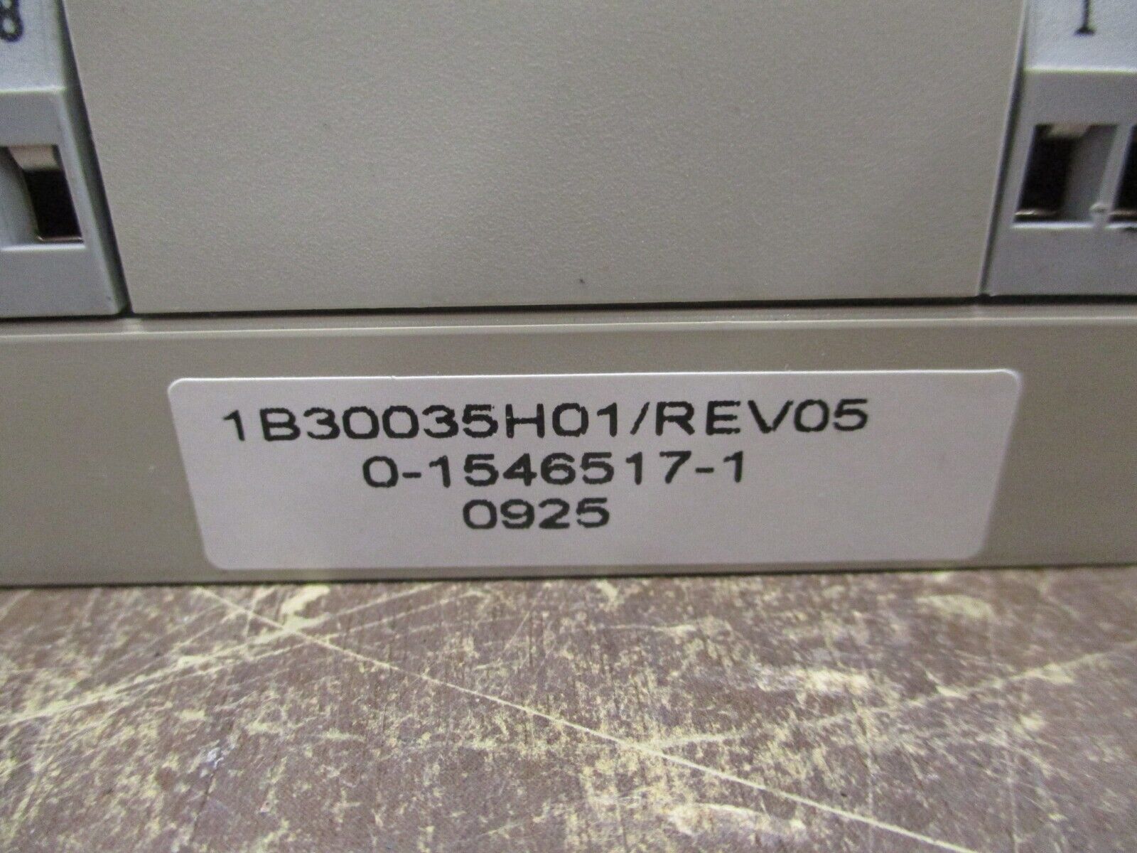 Emerson Ovation Process Control Base 1B30035H01 Rev. 05 *Broken DIN Rail* Used
