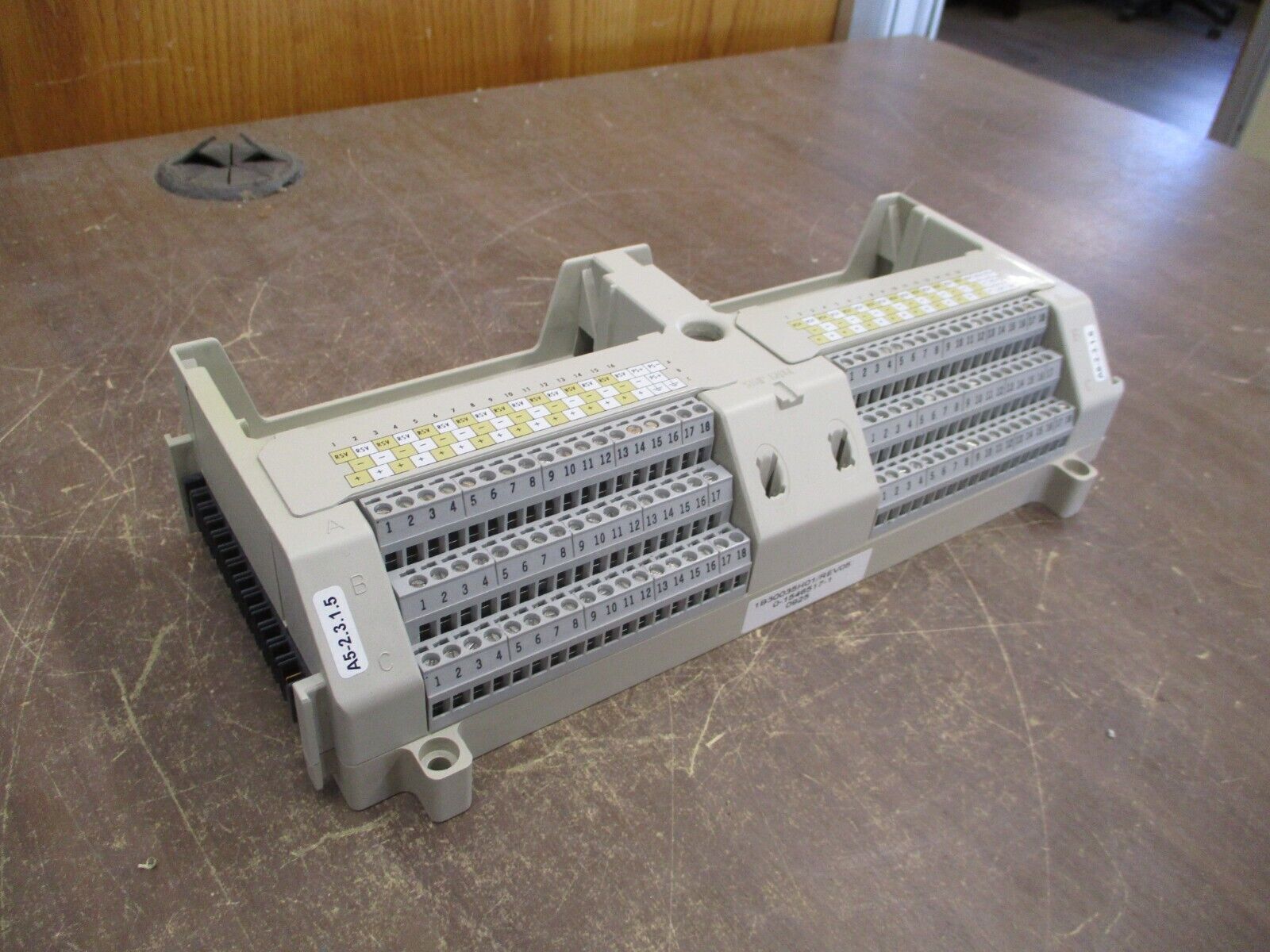 Emerson Ovation Process Control Base 1B30035H01 Rev. 05 *Broken DIN Rail* Used