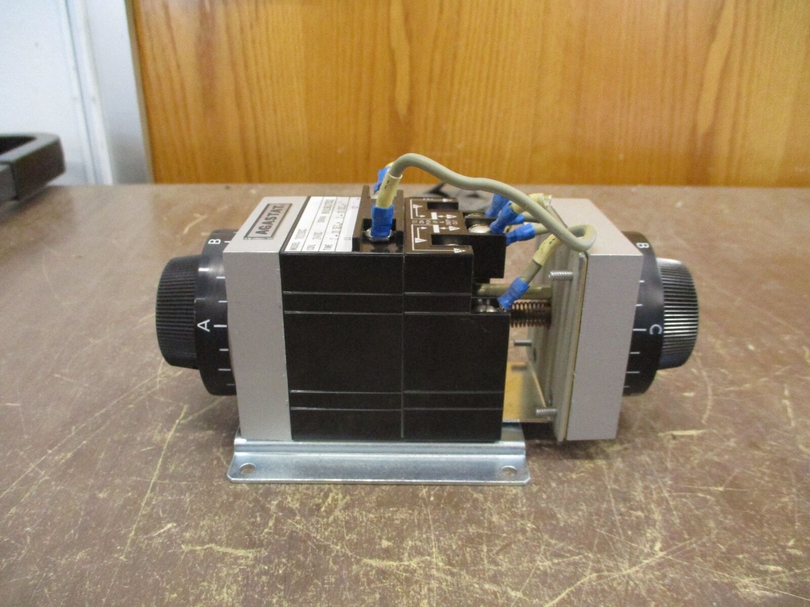 Agastat Timer 70320CC 24VDC Coil Time: 2-20 Sec Used