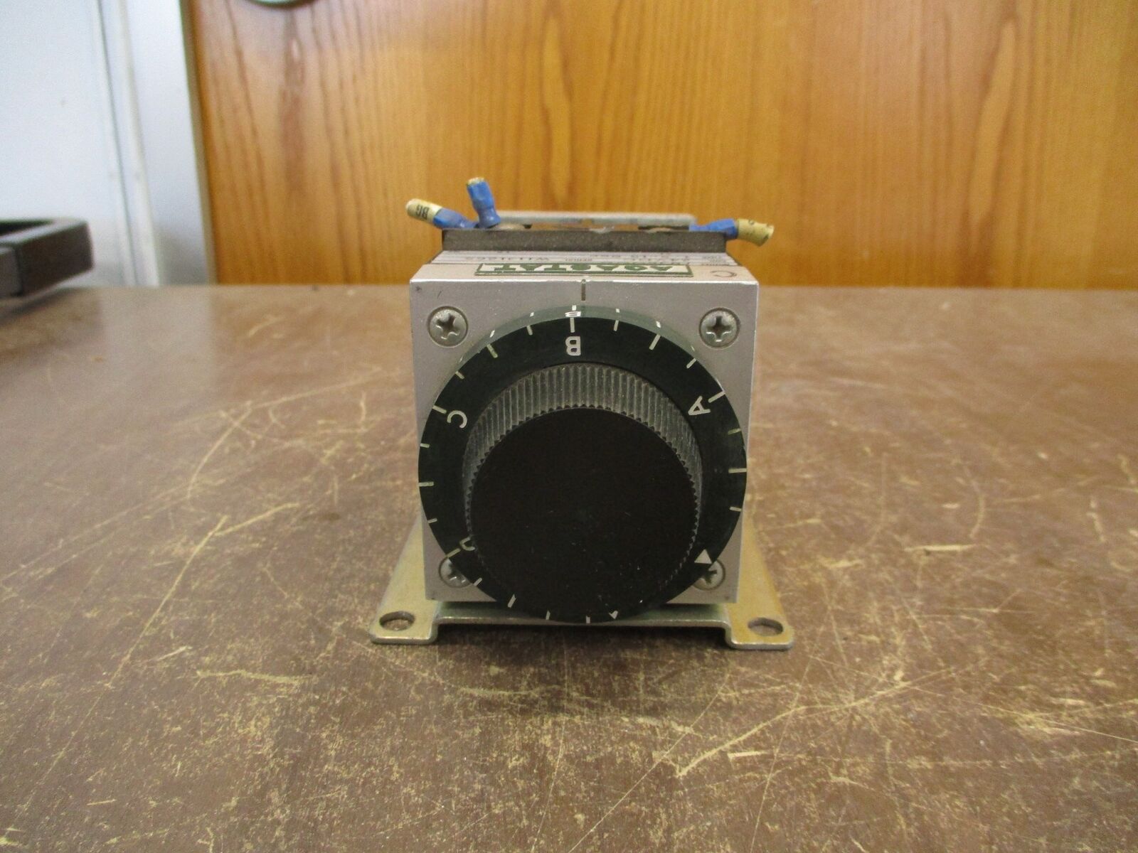 Agastat Timer 70320CC 24VDC Coil Time: 1.5-15 Sec *Chipped Insulator* *Missing (