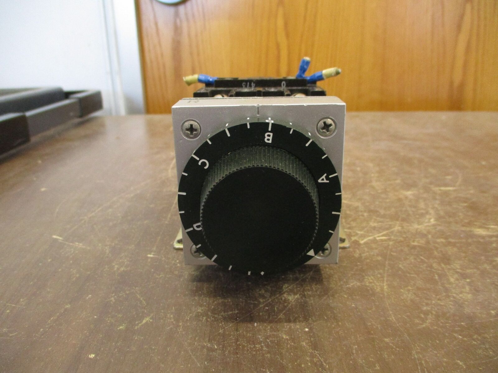 Agastat Timer 70320CC 24VDC Coil Time: 1.5-15 Sec *Chipped Insulator* *Missing (