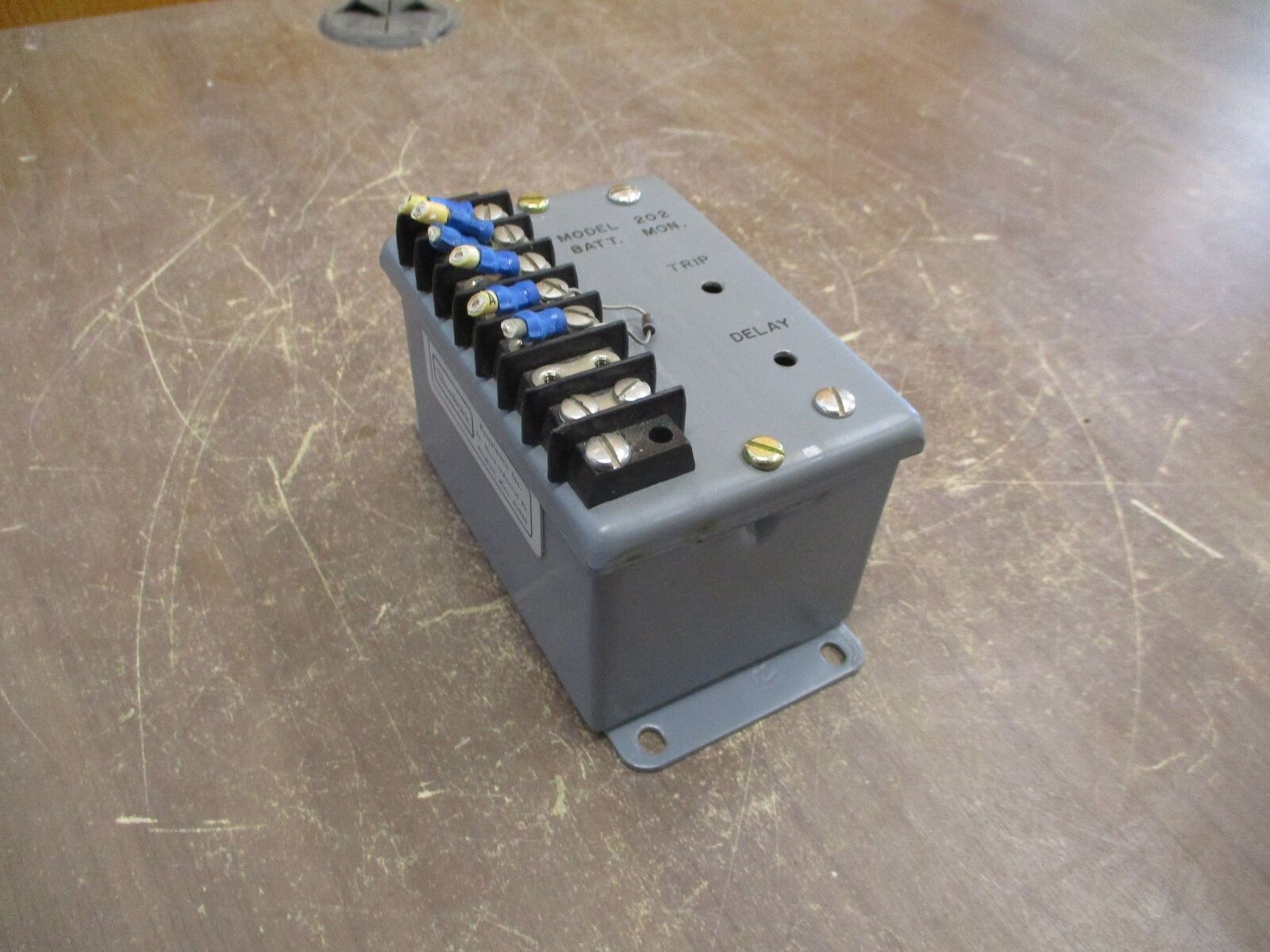 Russelectric Battery Monitor 200/202 *Missing (2) Terminal Screws* Used