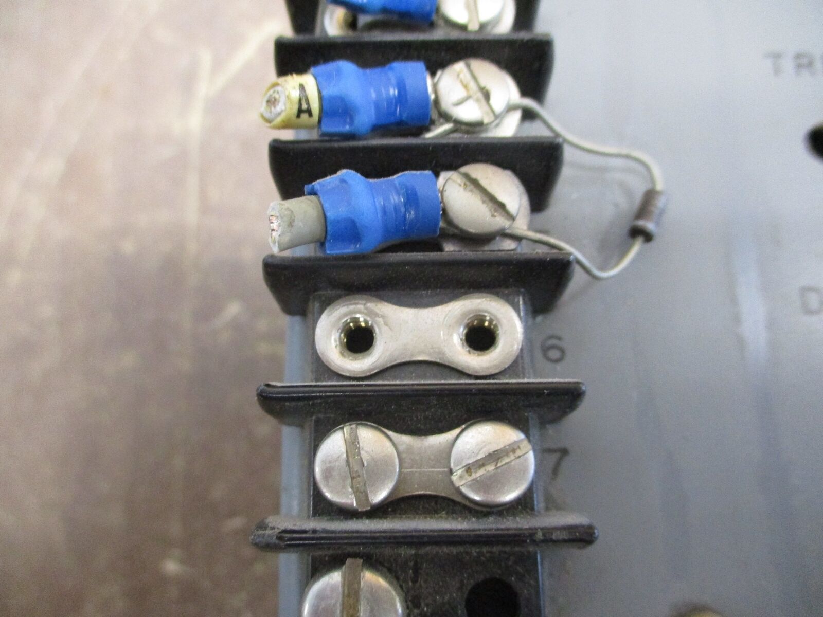 Russelectric Battery Monitor 200/202 *Missing (2) Terminal Screws* Used