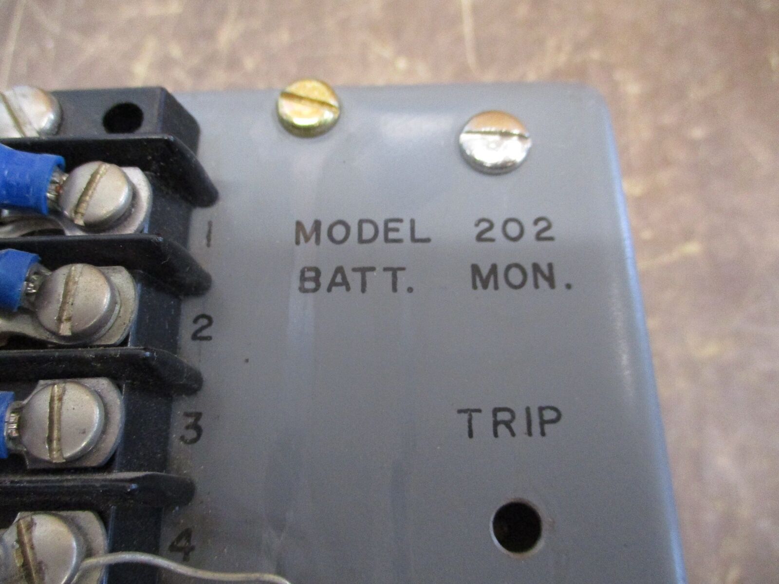 Russelectric Battery Monitor 200/202 *Missing (2) Terminal Screws* Used