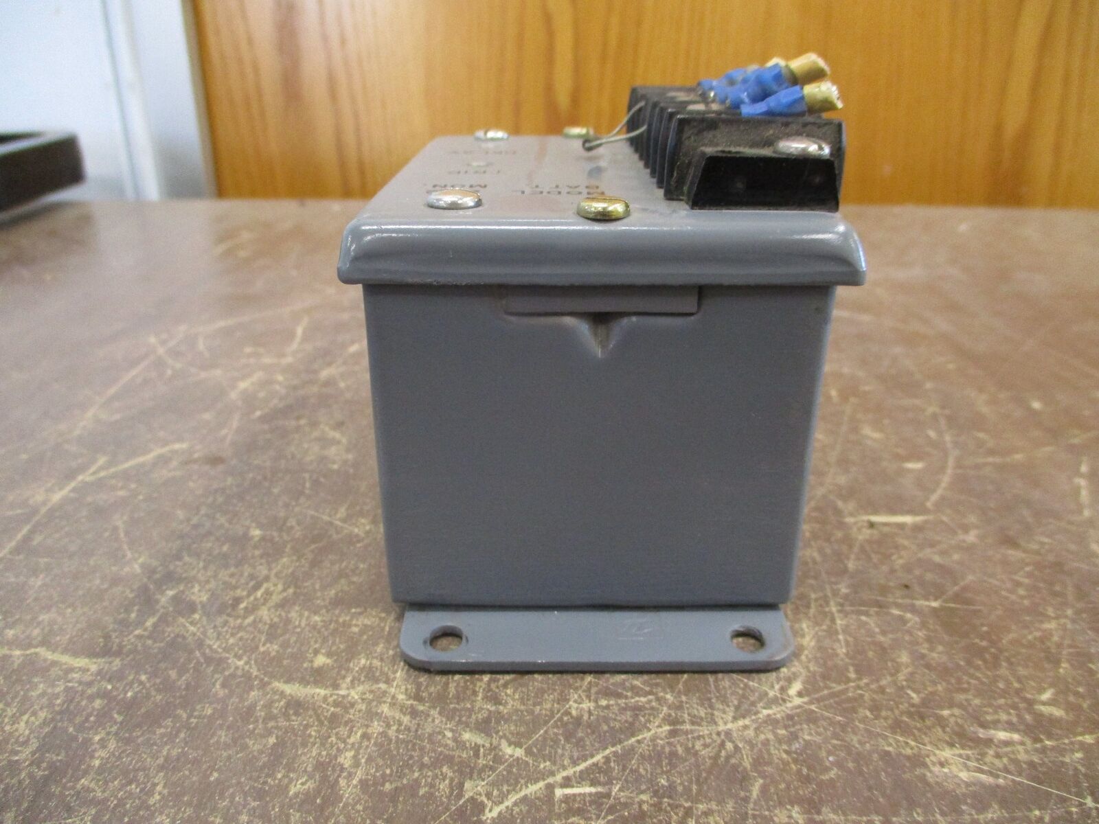 Russelectric Battery Monitor 200/202 *Missing (2) Terminal Screws* Used