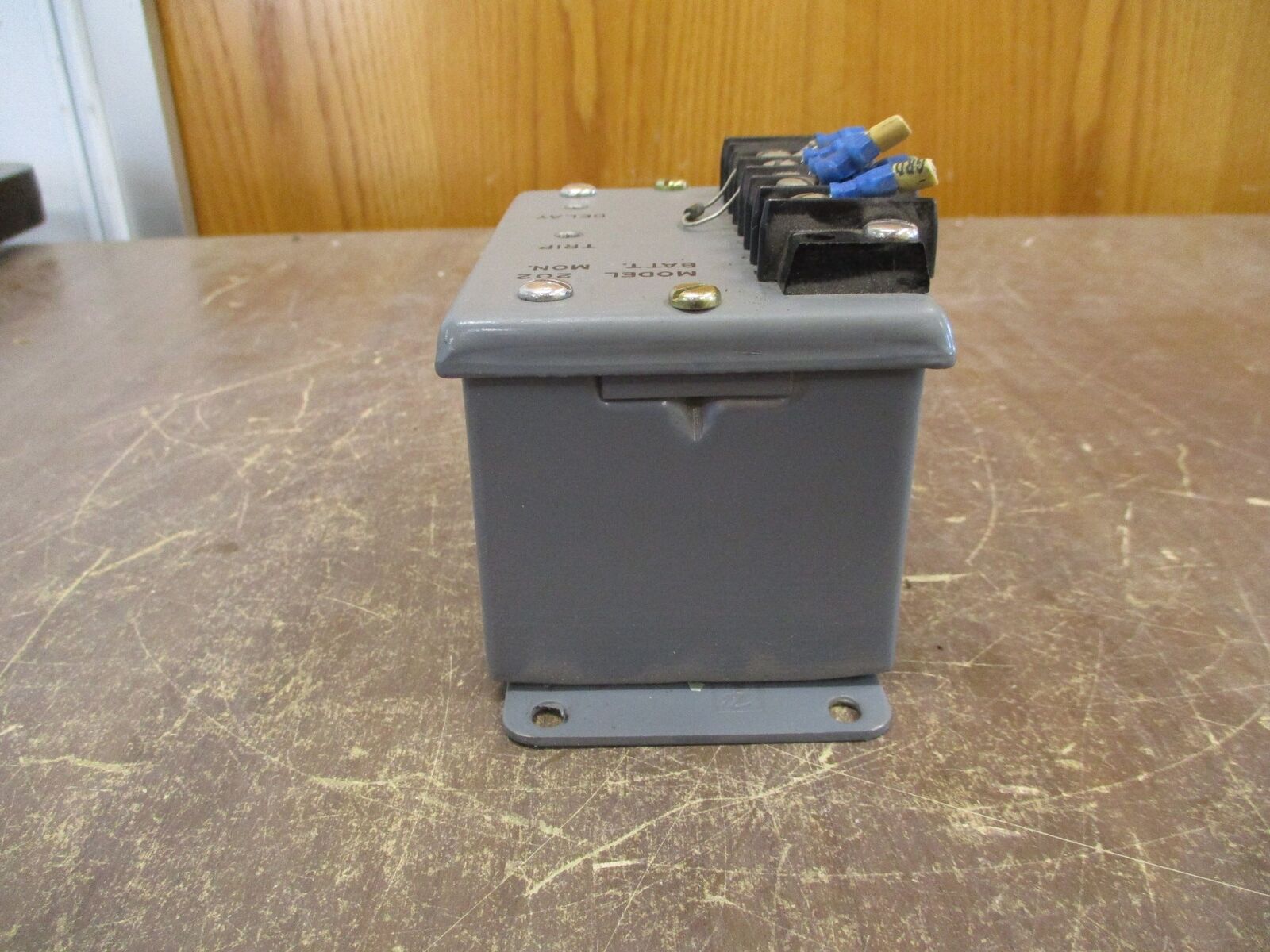 Russelectric Battery Monitor 200/202 *Missing (4) Terminal Screws* Used