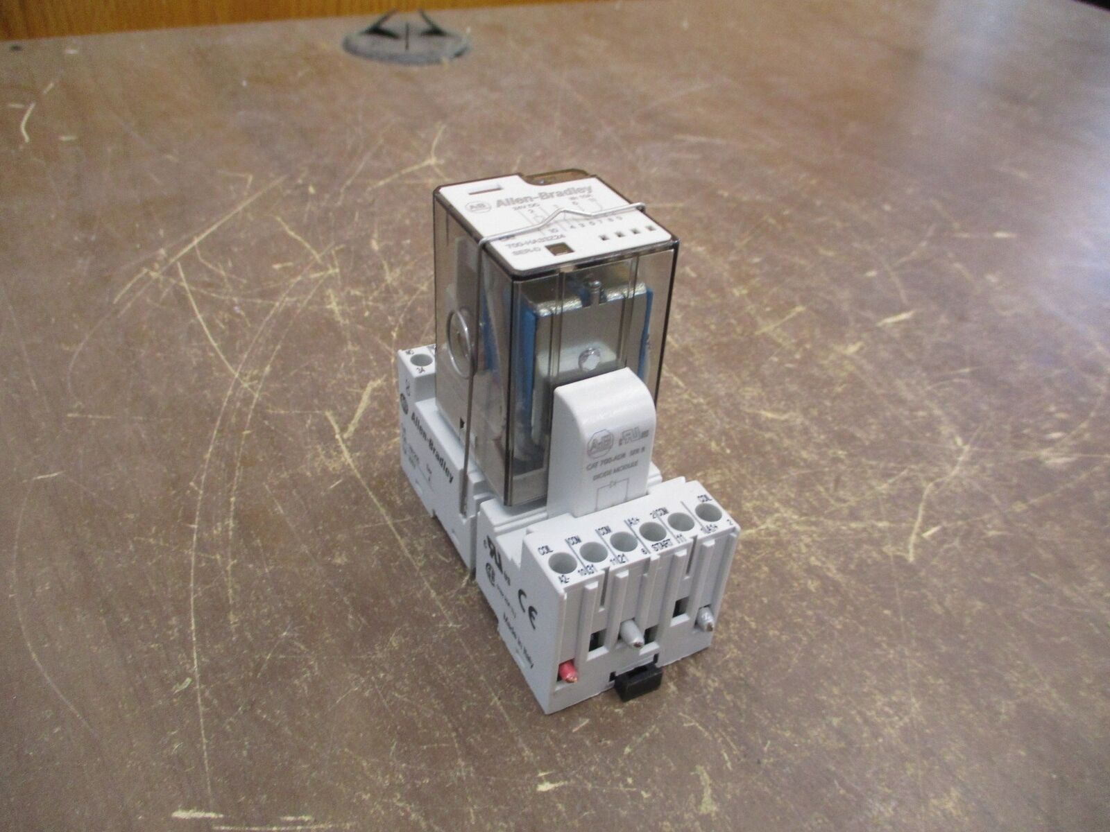 Allen-Bradley Relay 700-HA33Z24 24VDC Coil w/ Base Used
