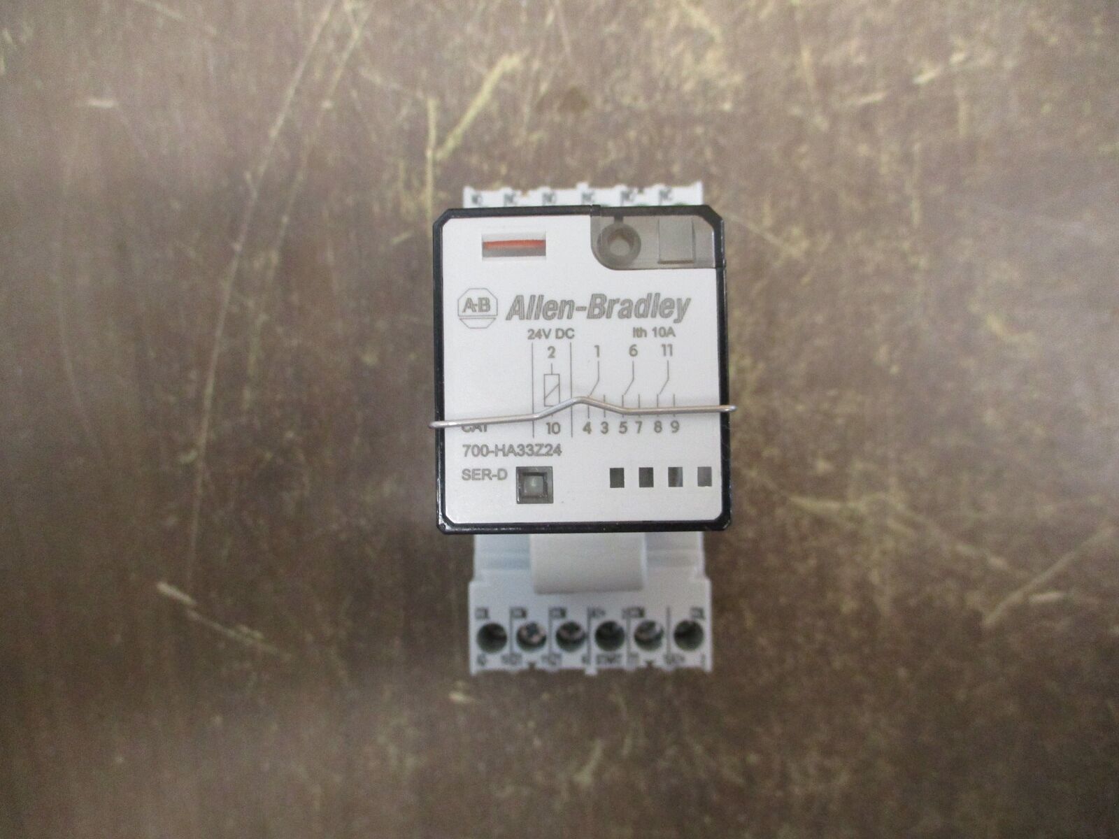 Allen-Bradley Relay 700-HA33Z24 24VDC Coil w/ Base Used