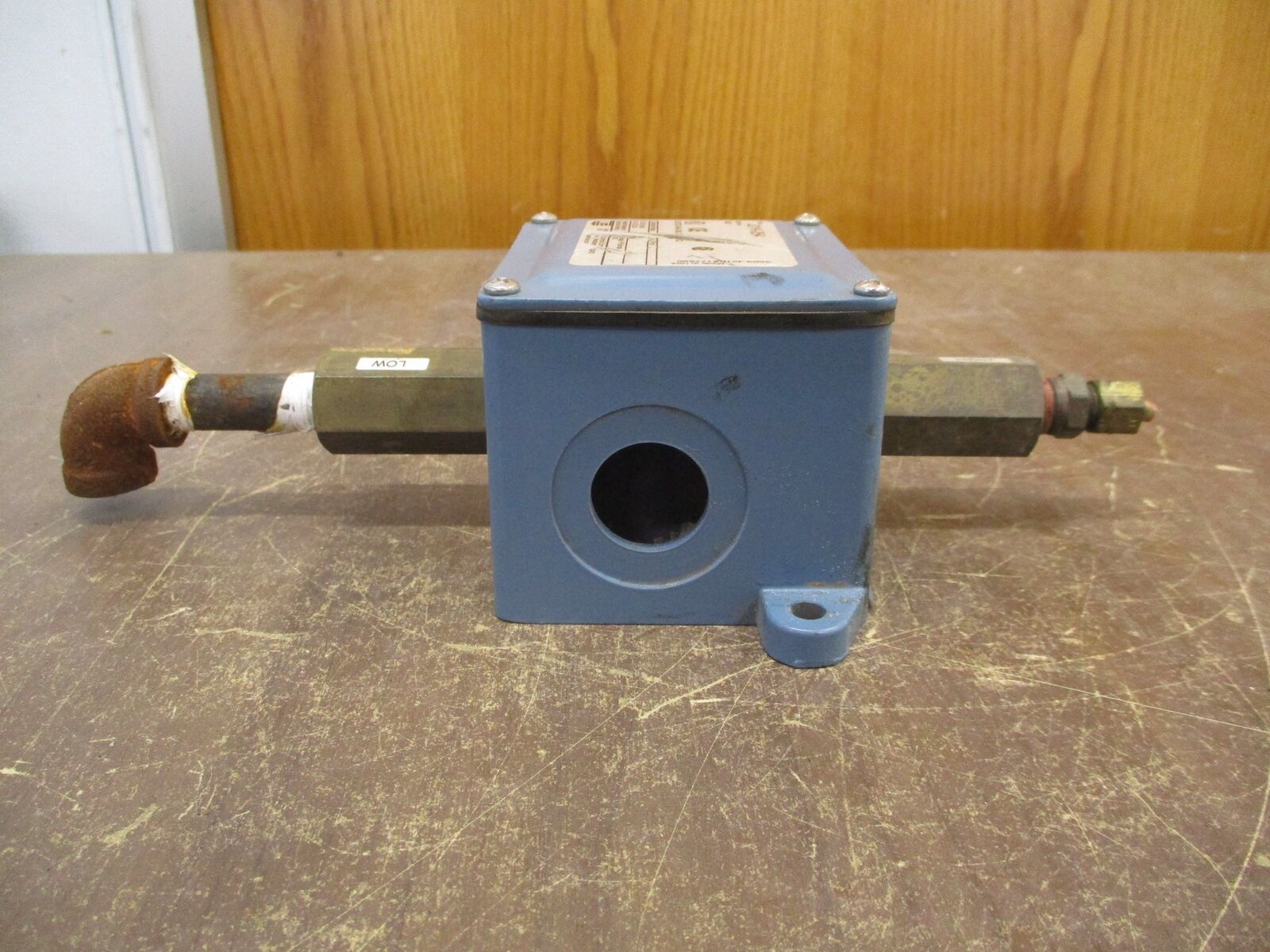 United Electric Controls Pressure Switch J21K-254 Range: 0-90 PSID Used