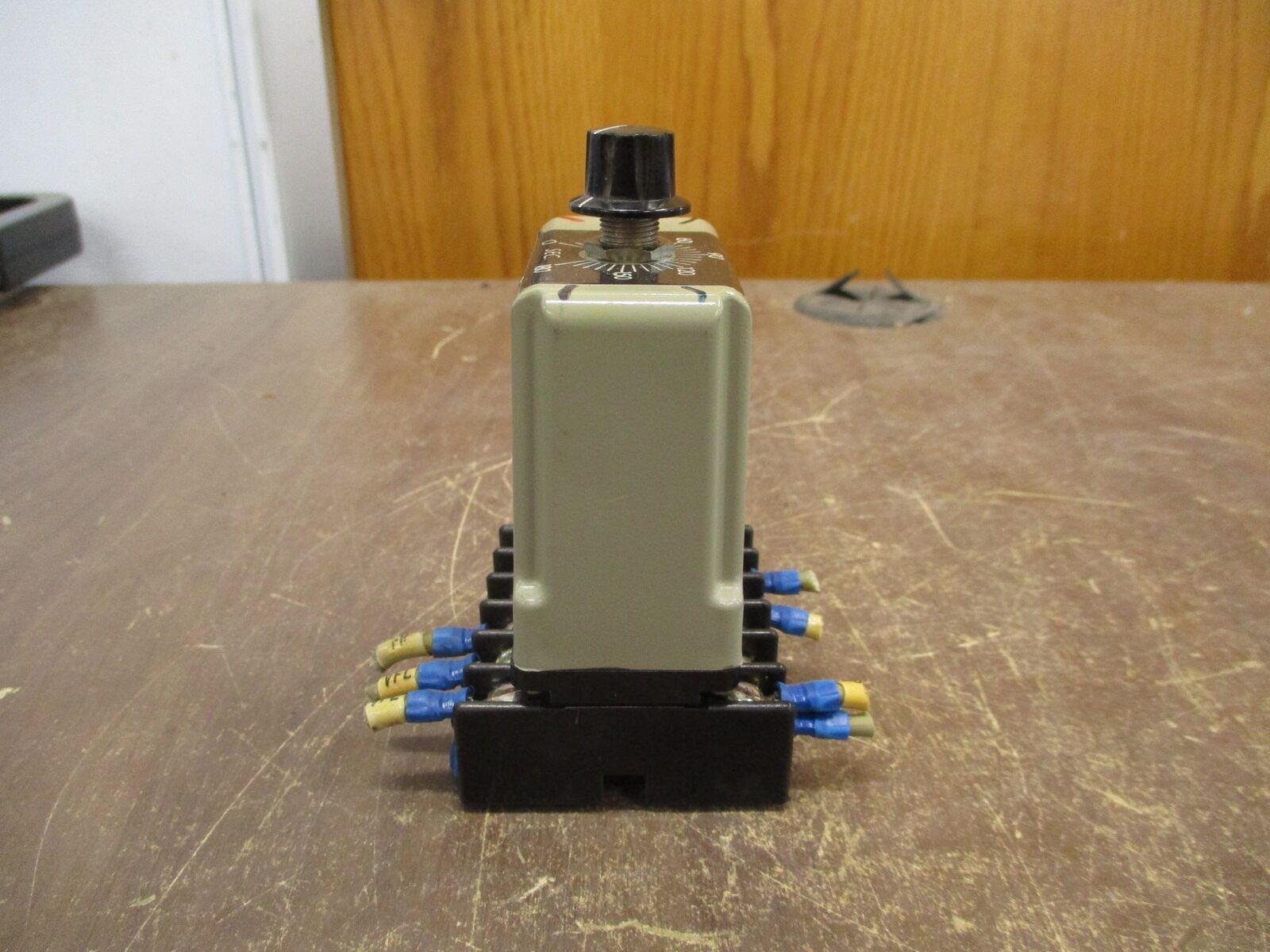 Giannini Controls Cramer Timing Relay 380A-F 24VDC 180 Sec. w/ Base Used