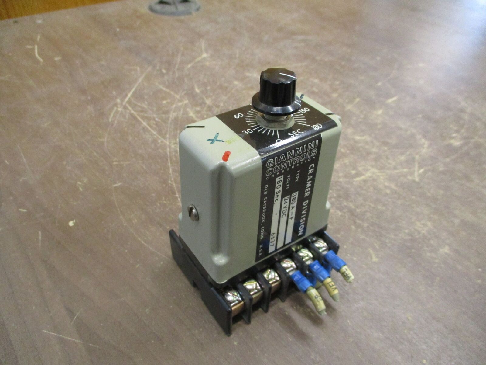 Giannini Controls Cramer Timing Relay 380A-F 24VDC 180 Sec. w/ Base Used