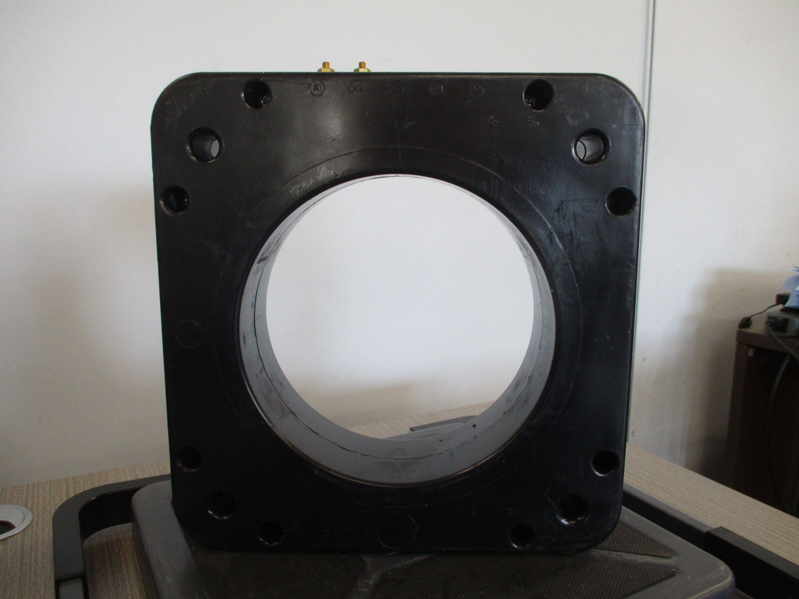 ABB SCP-2 Current Transformer 9628A06G21 Ratio 2000:1A 600V 50-400Hz 10kV BIL Us