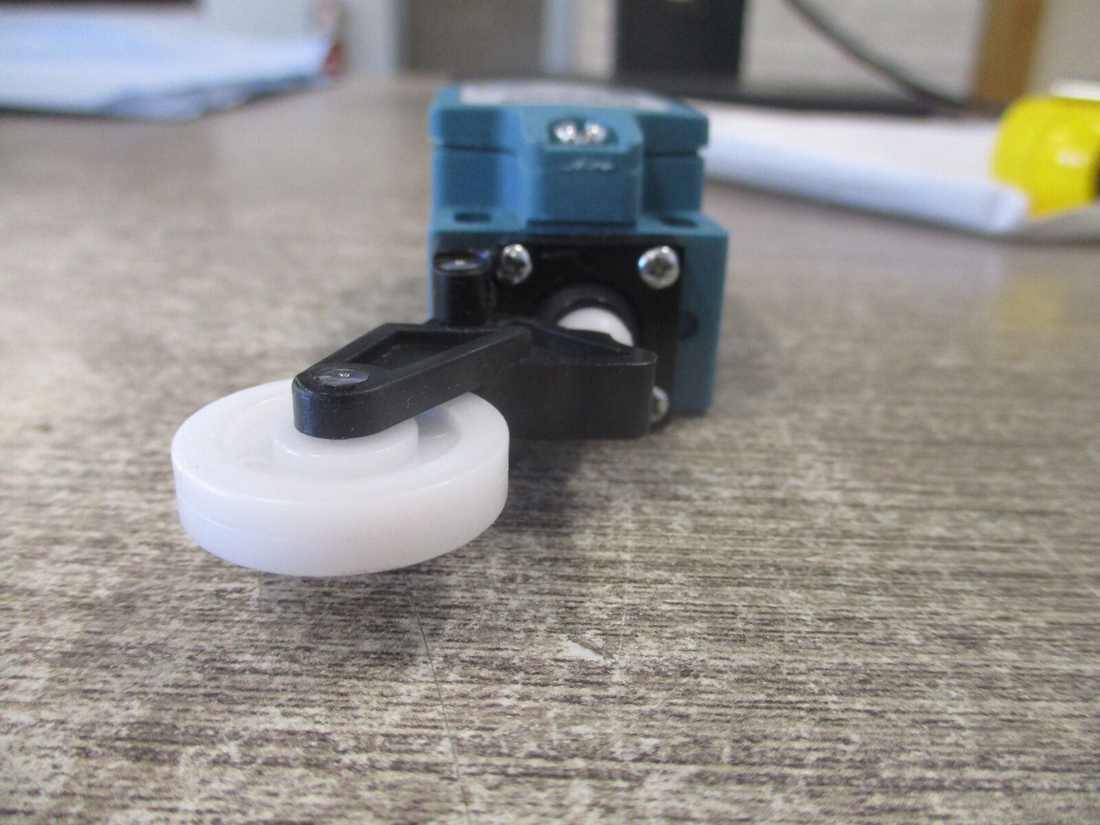 Honeywell Limit Switch ZLDC01F 10A 600V Used