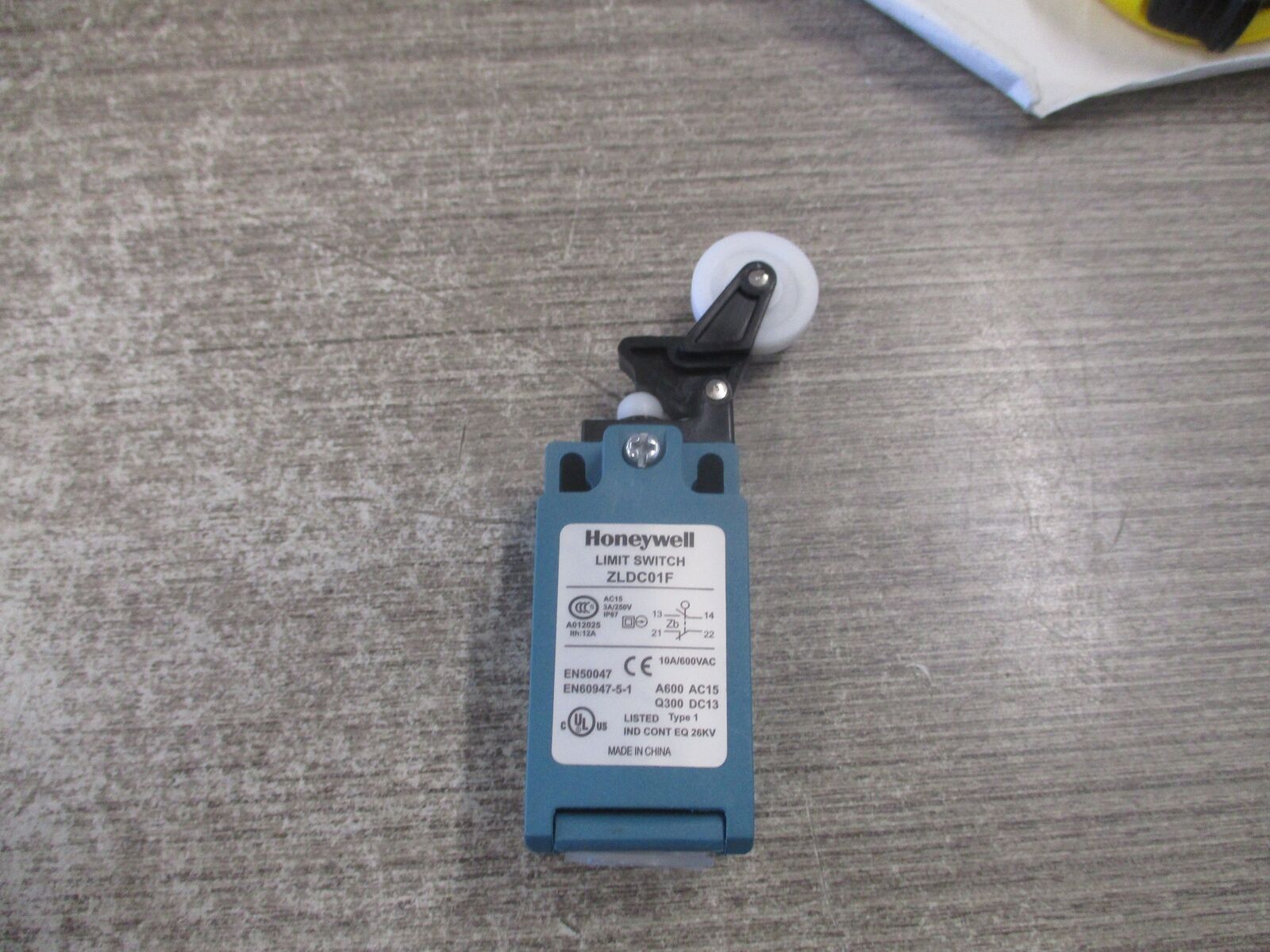 Honeywell Limit Switch ZLDC01F 10A 600V Used