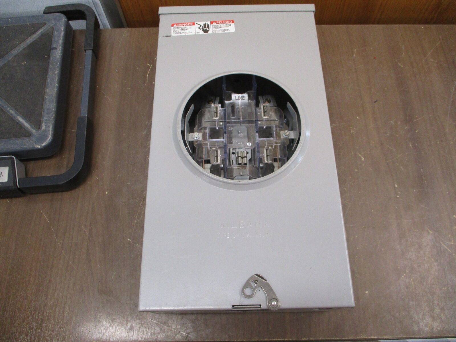 Milbank 3R Meter Socket Series 757 100A 600V 1Ph 3W Used