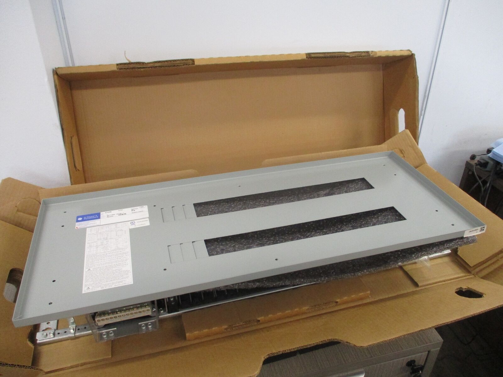 GE A-Series II Panelboard Interior AEF 3422MB 225A 480/277V 3P 4W New Surplus