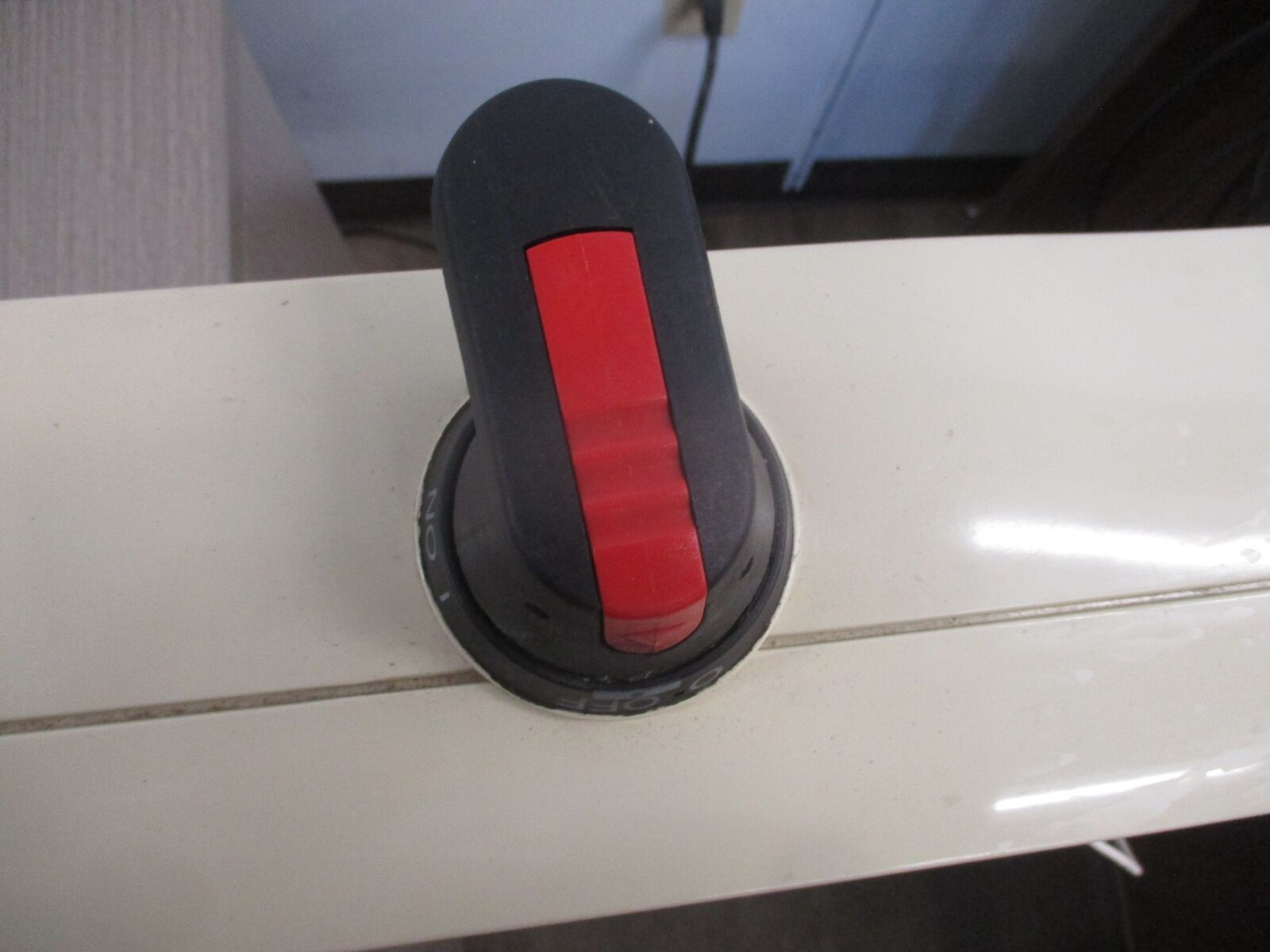 ABB ACH401 AC Drive W/Bypass ACH401601135+B0BE000 15HP 9Ph Input:3PH 380-480V 21