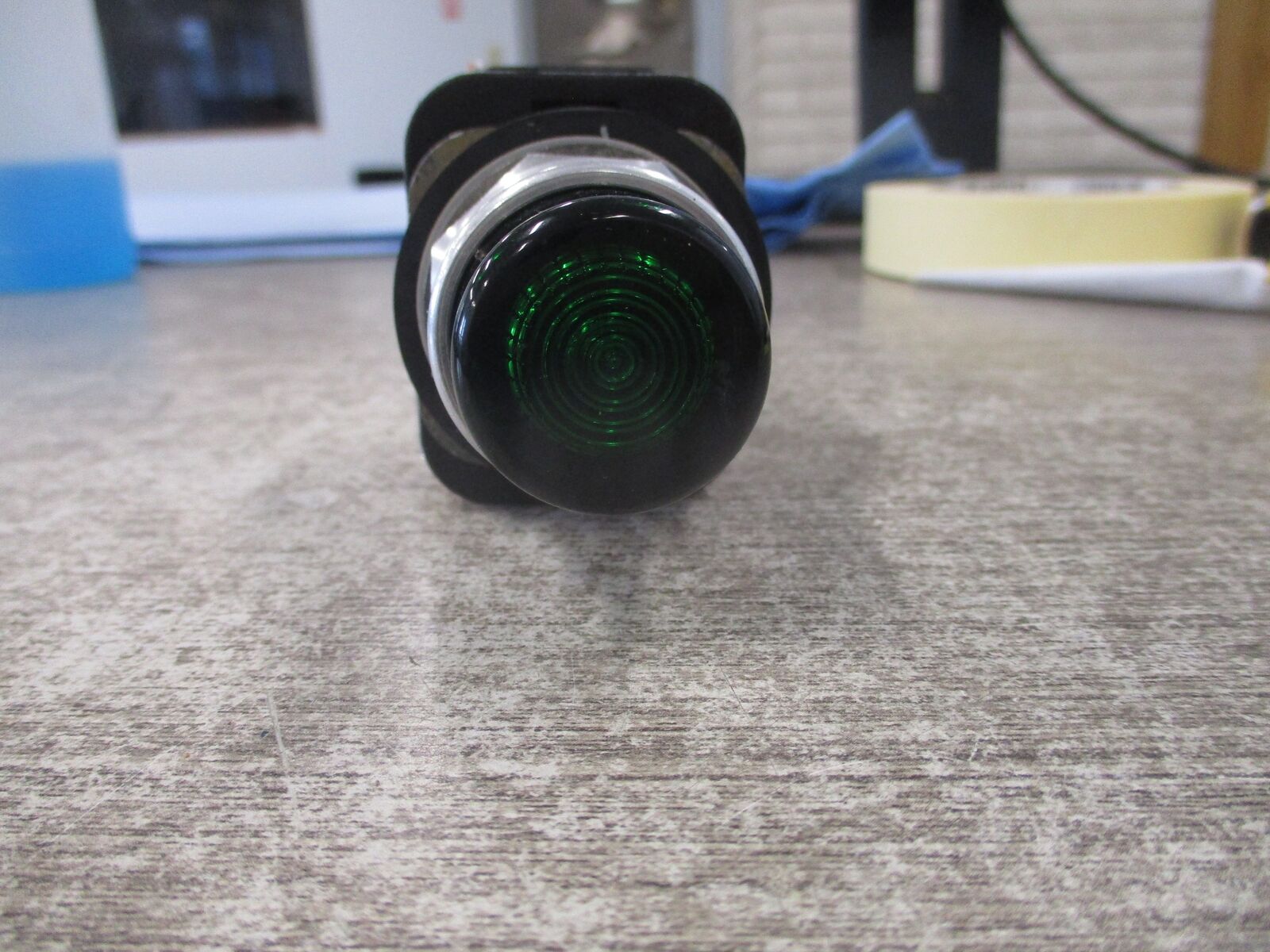Allen-Bradley Illuminated Push Button 800T-PT16 Ser. T Green 120V 50/60Hz Used