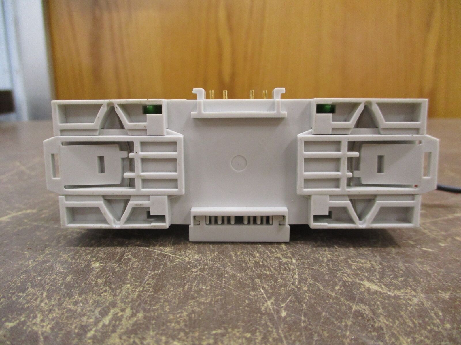 Siemens Bus Connection Module TXS1.EF4 24VAC 50/60Hz Used
